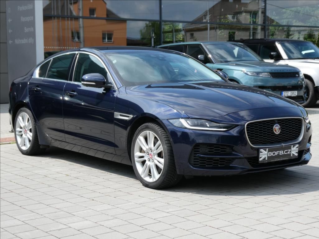 Jaguar XE, 2,0 P300 SE, 1.Maj ČR, AWD - fotka 5