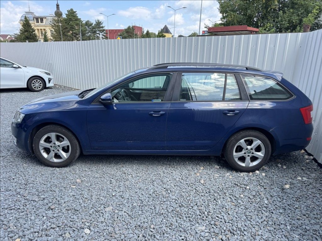 Škoda Octavia, 1,6 TDI 77kW původ ČR - fotka 4