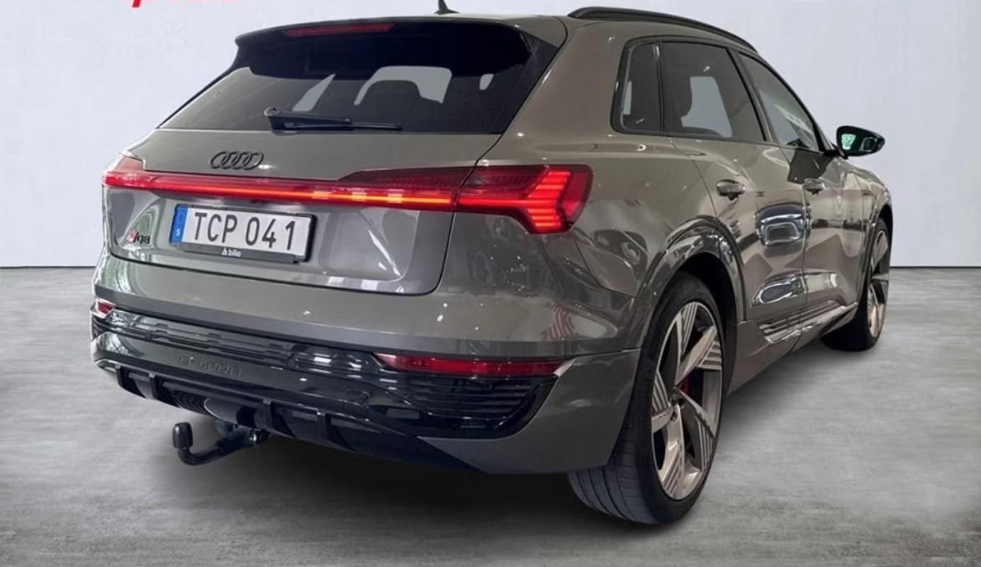 Audi Q8 e-tron, 55 Q 360k HuD Tažné 4 zóny - fotka 4