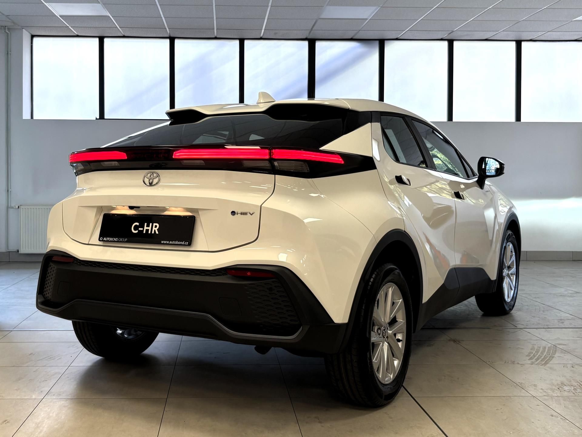 Toyota C-HR, 1.8L HEV CVT - fotka 5