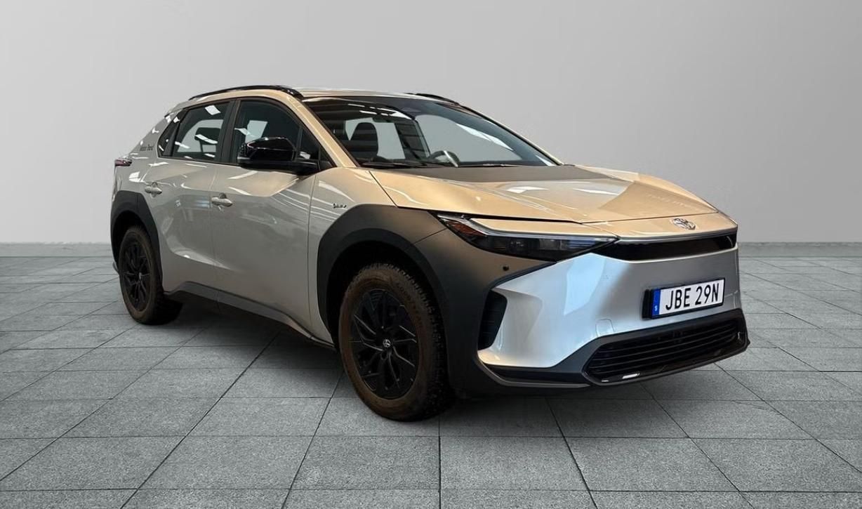 Toyota bZ4X, Active AWD Kamera Tempomat LED - fotka 6