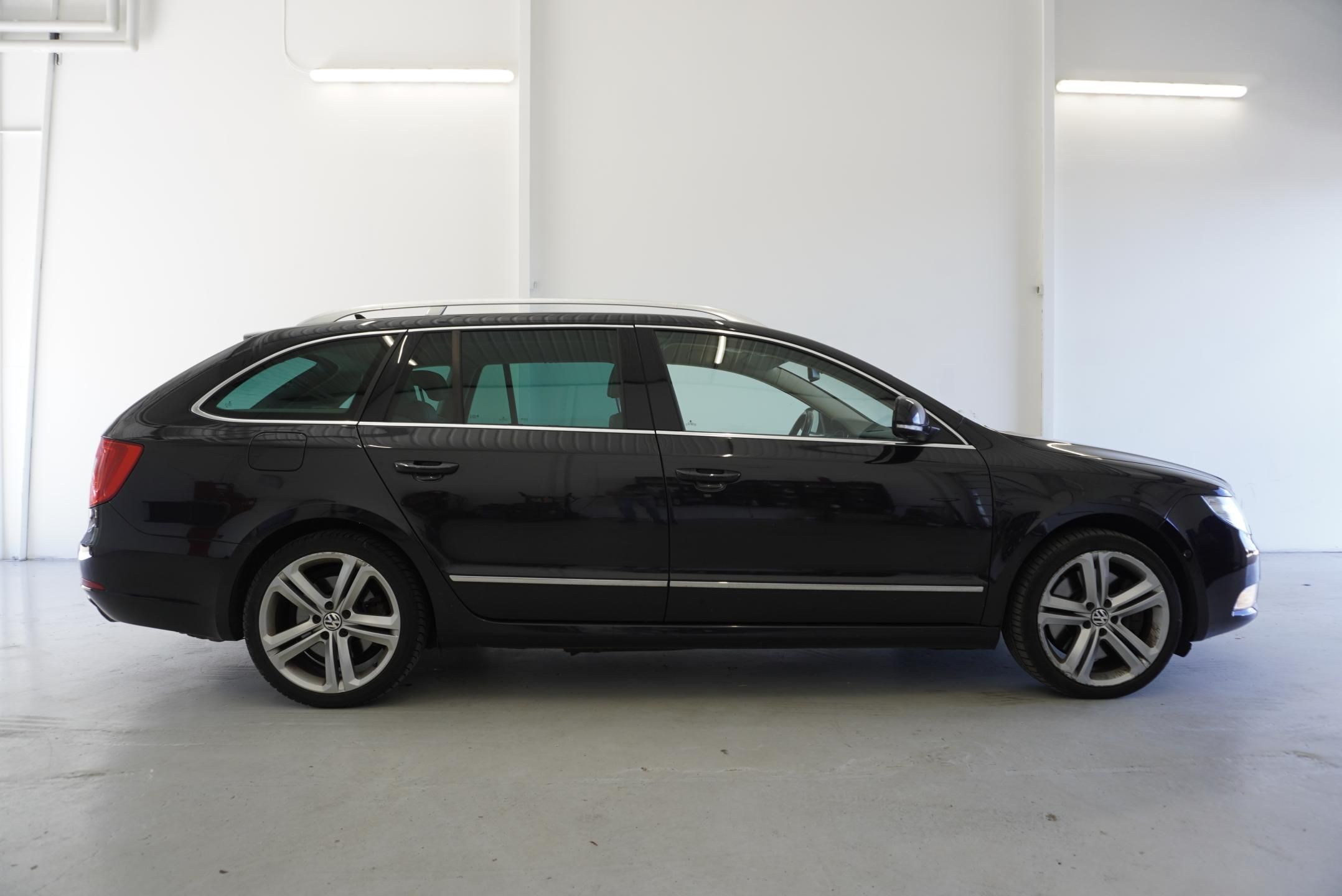 Škoda Superb, 3.6 V6 191kW 4x4 ELEGANCE - fotka 4
