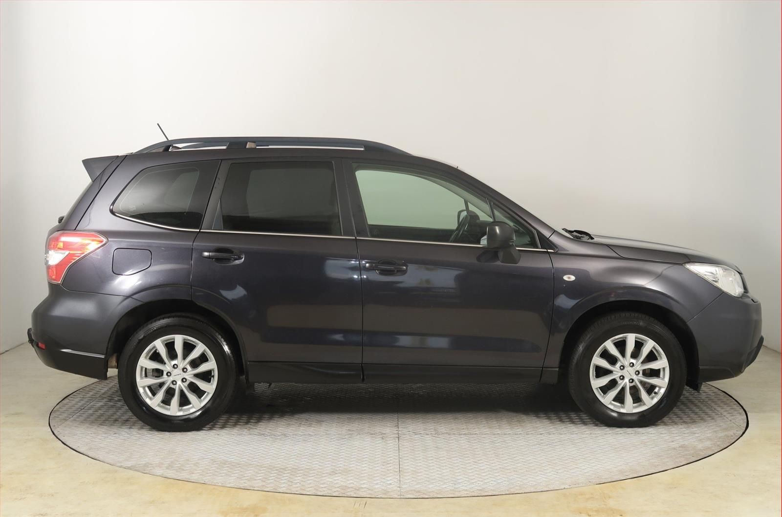 Subaru Forester, 2.0 d, 4X4, Serv.kniha, Navi - fotka 6