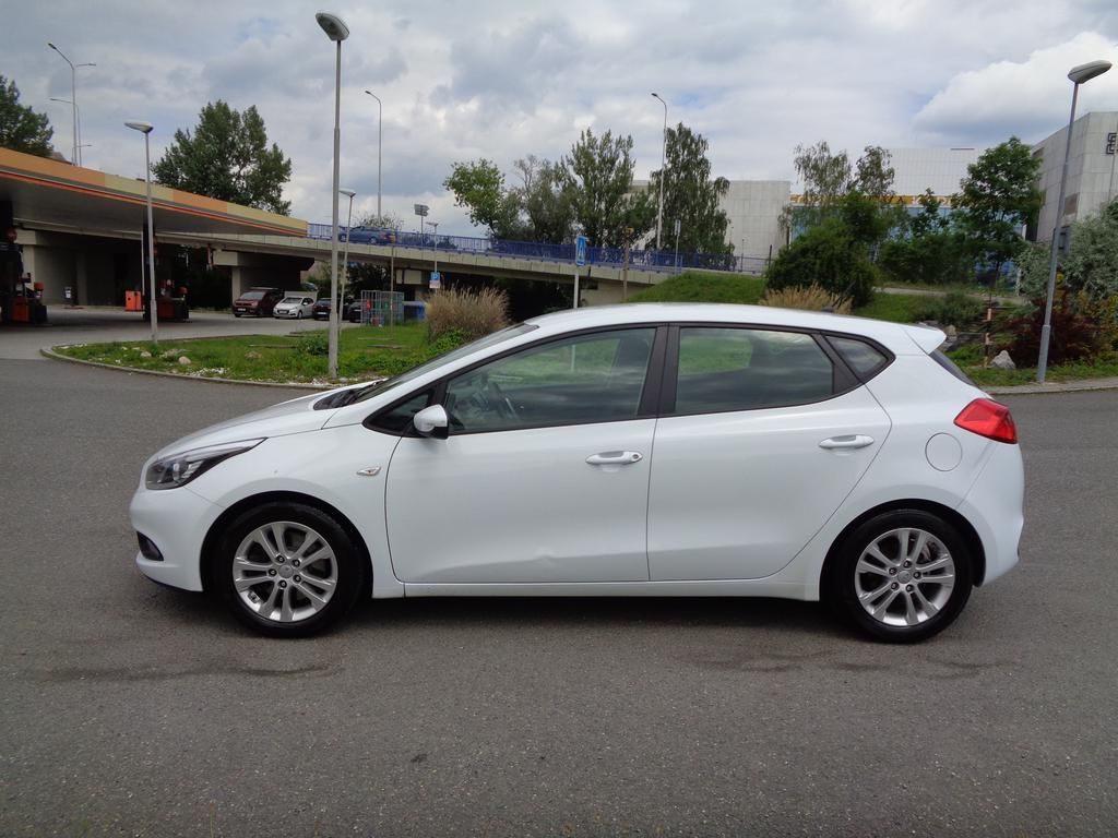 Kia Cee´d, 1.4  CVVT,KOUPENO ČR,1.MAJITEL - fotka 2