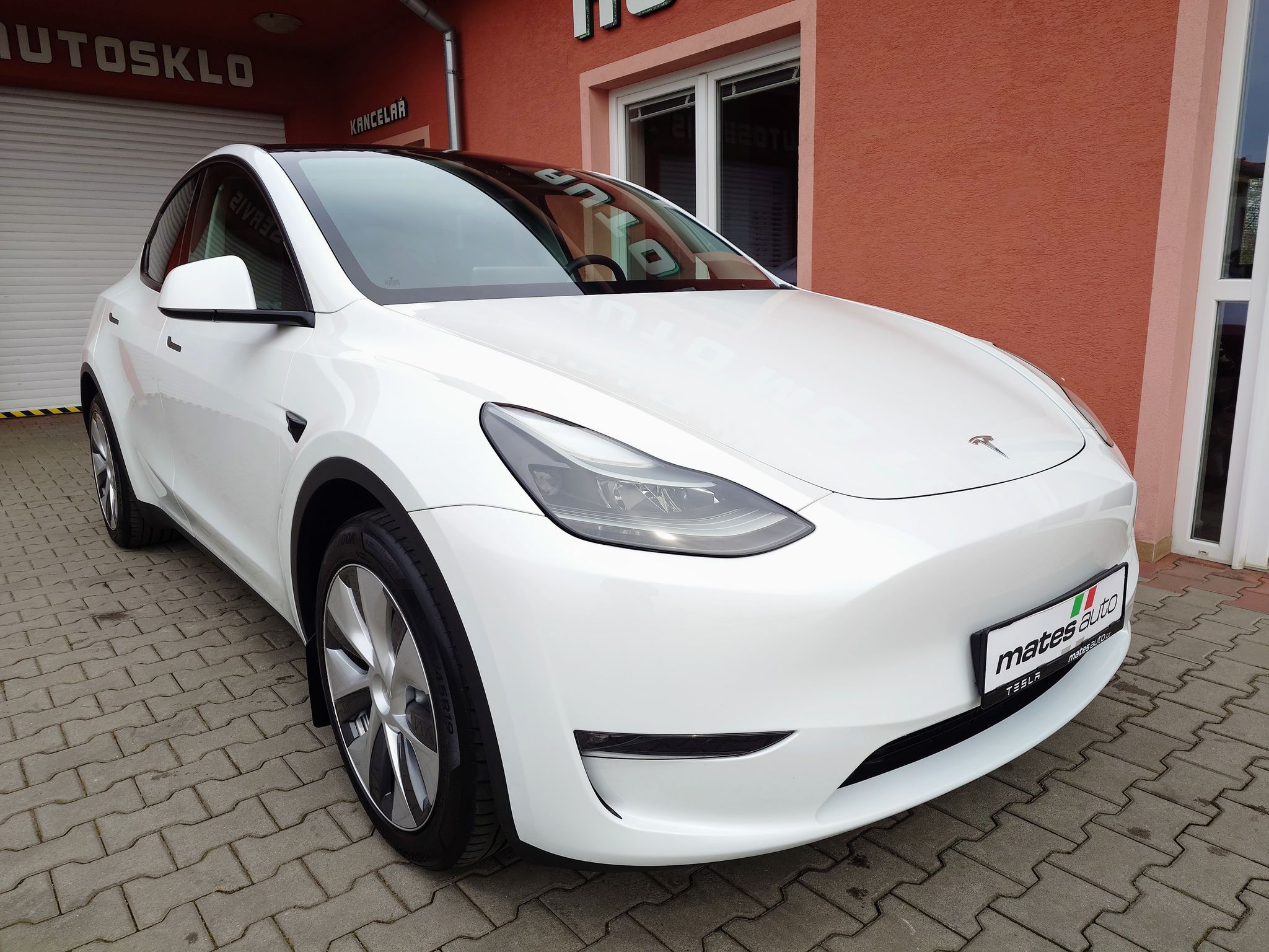 Tesla Model Y, Standard plus RWD 220kW SOH 95 - fotka 4