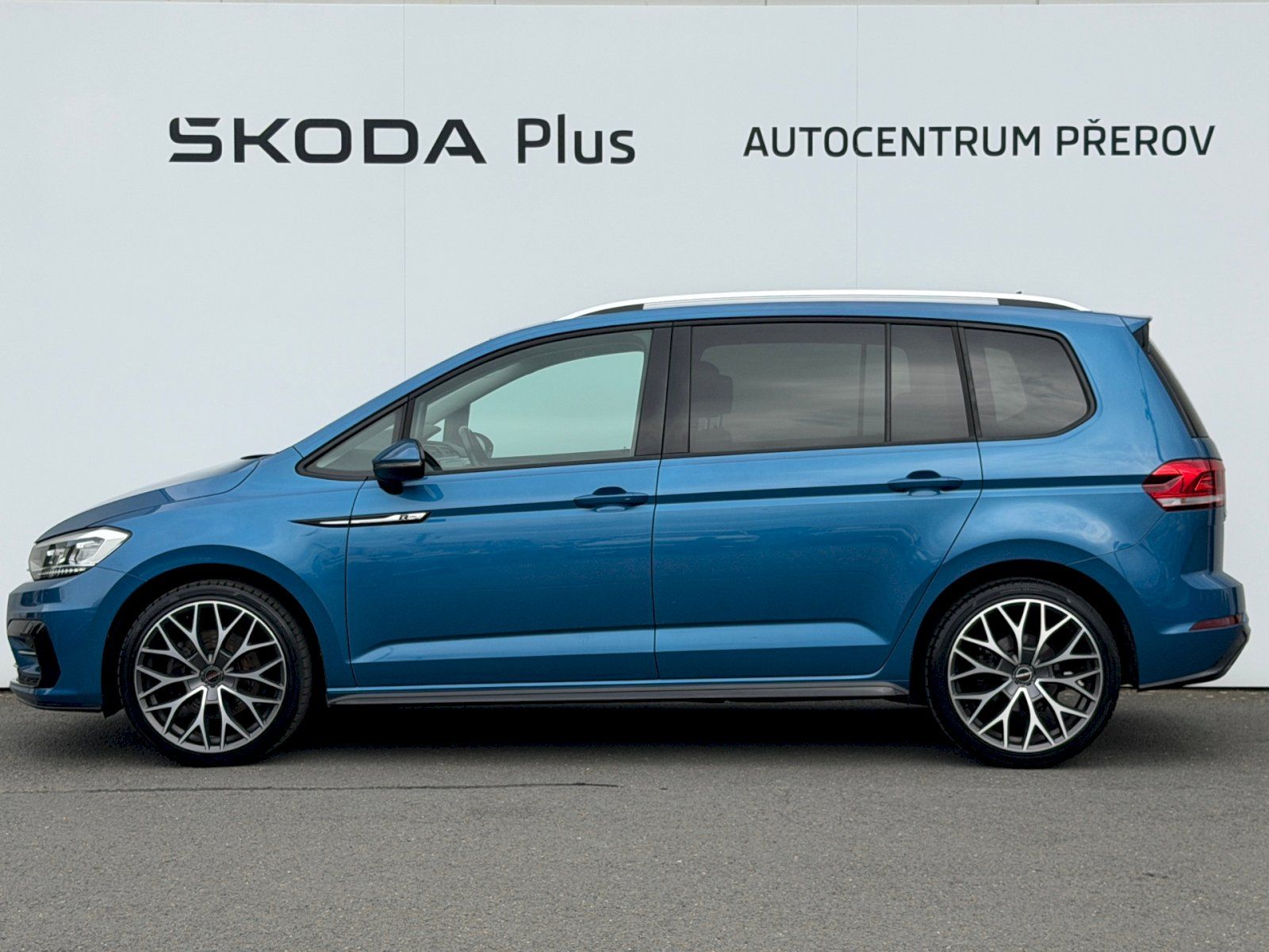 Volkswagen Touran, 1.5 TSI 110kW R-LINE Comfort - fotka 3
