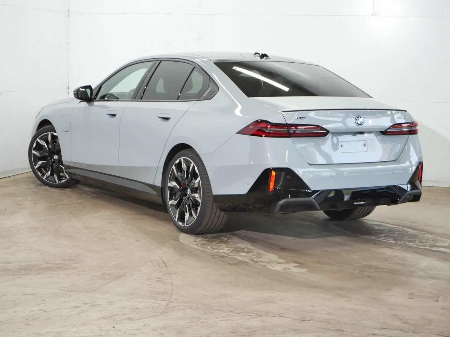 BMW Řada 5, 550e xDrive Tažné M PRO - fotka 3