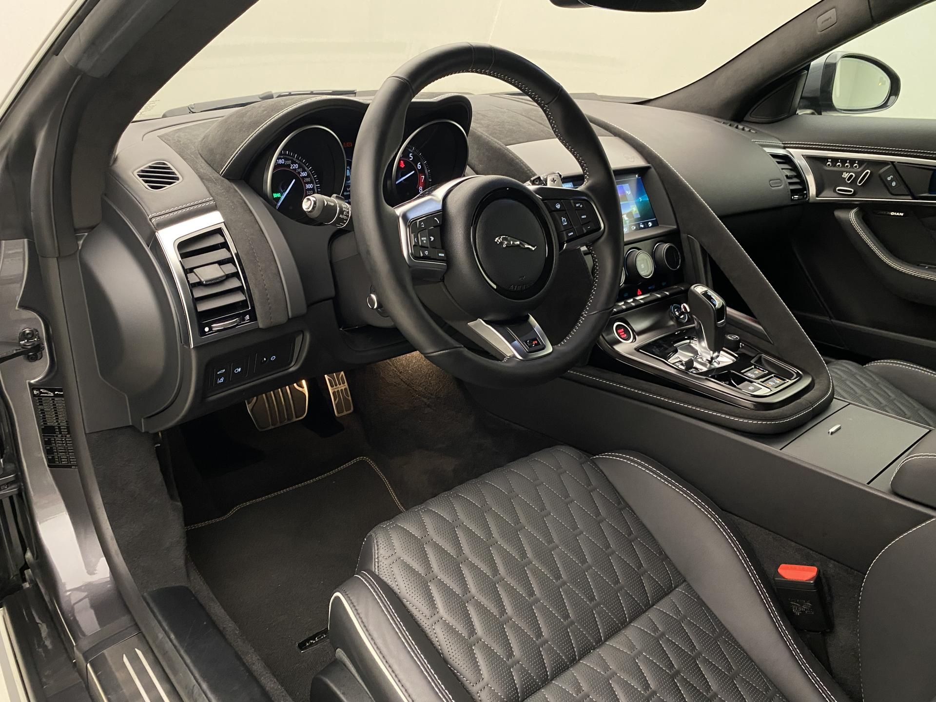 Jaguar F-Type, SVR 5.0 423kW AWD AUT - fotka 4
