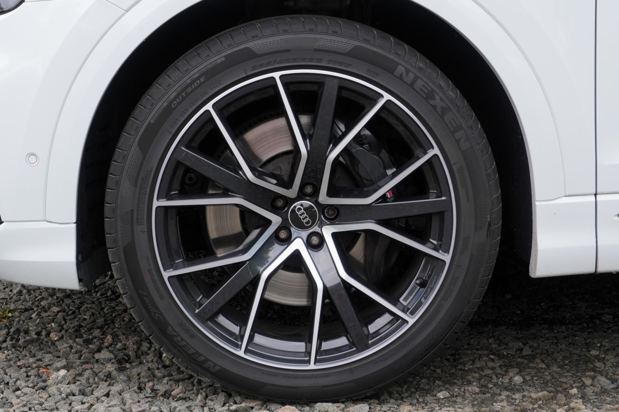 Audi SQ8, 4.0 TFSI, ČR, Masáže,Webasto - fotka 4