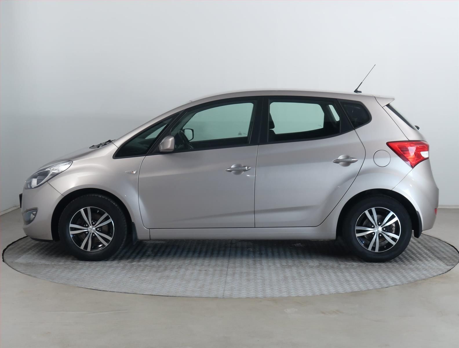 Hyundai ix20, 1.4 CRDi, Serv.kniha - fotka 3