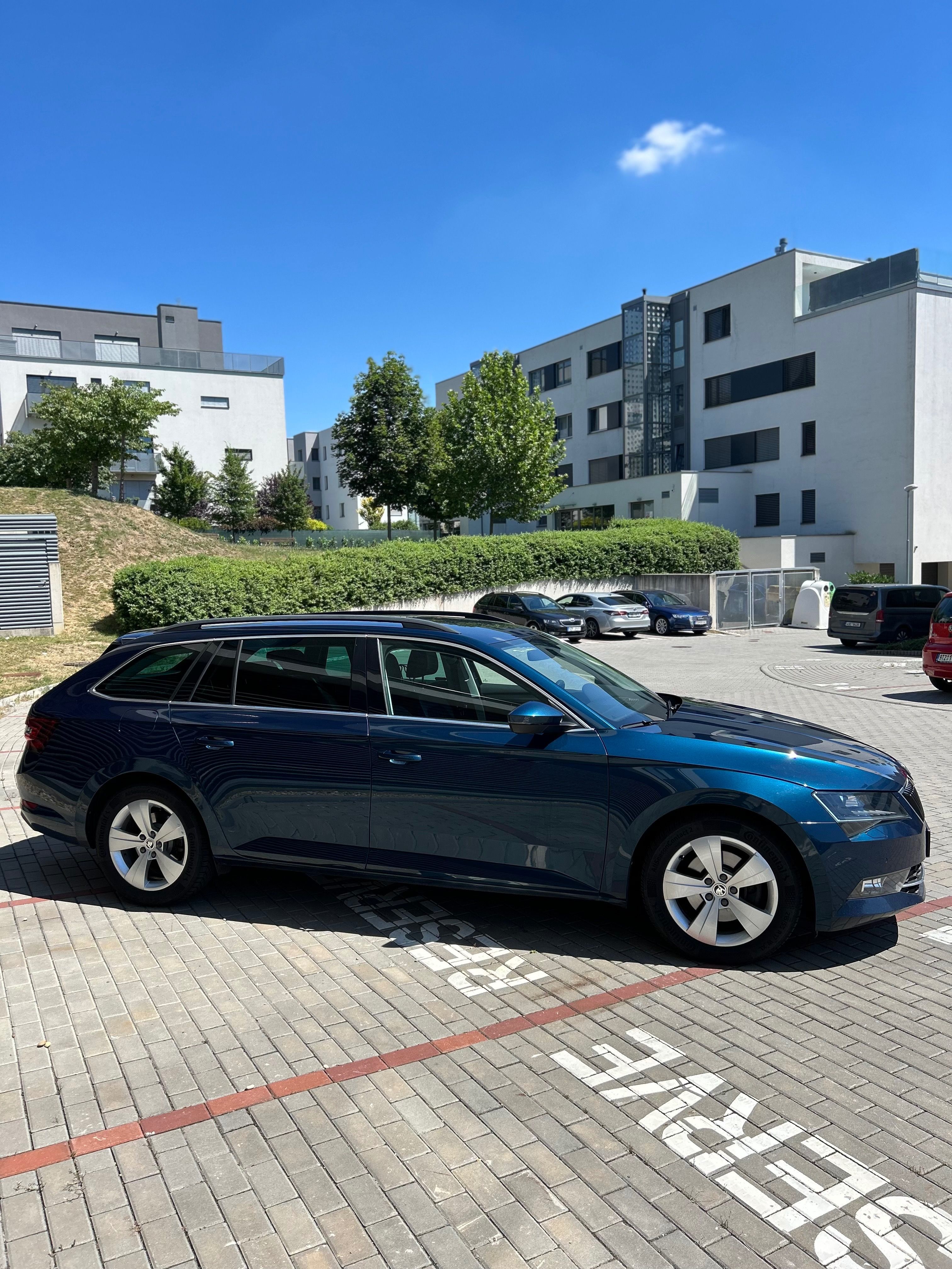 Škoda Superb, 2.0 TDI DSG Ambition PLUS - fotka 2