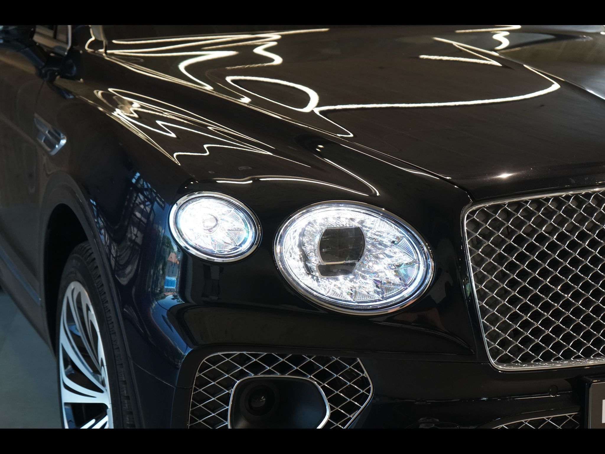 Bentley Bentayga, V8, AWD, Panorama, 360° kamera - fotka 5