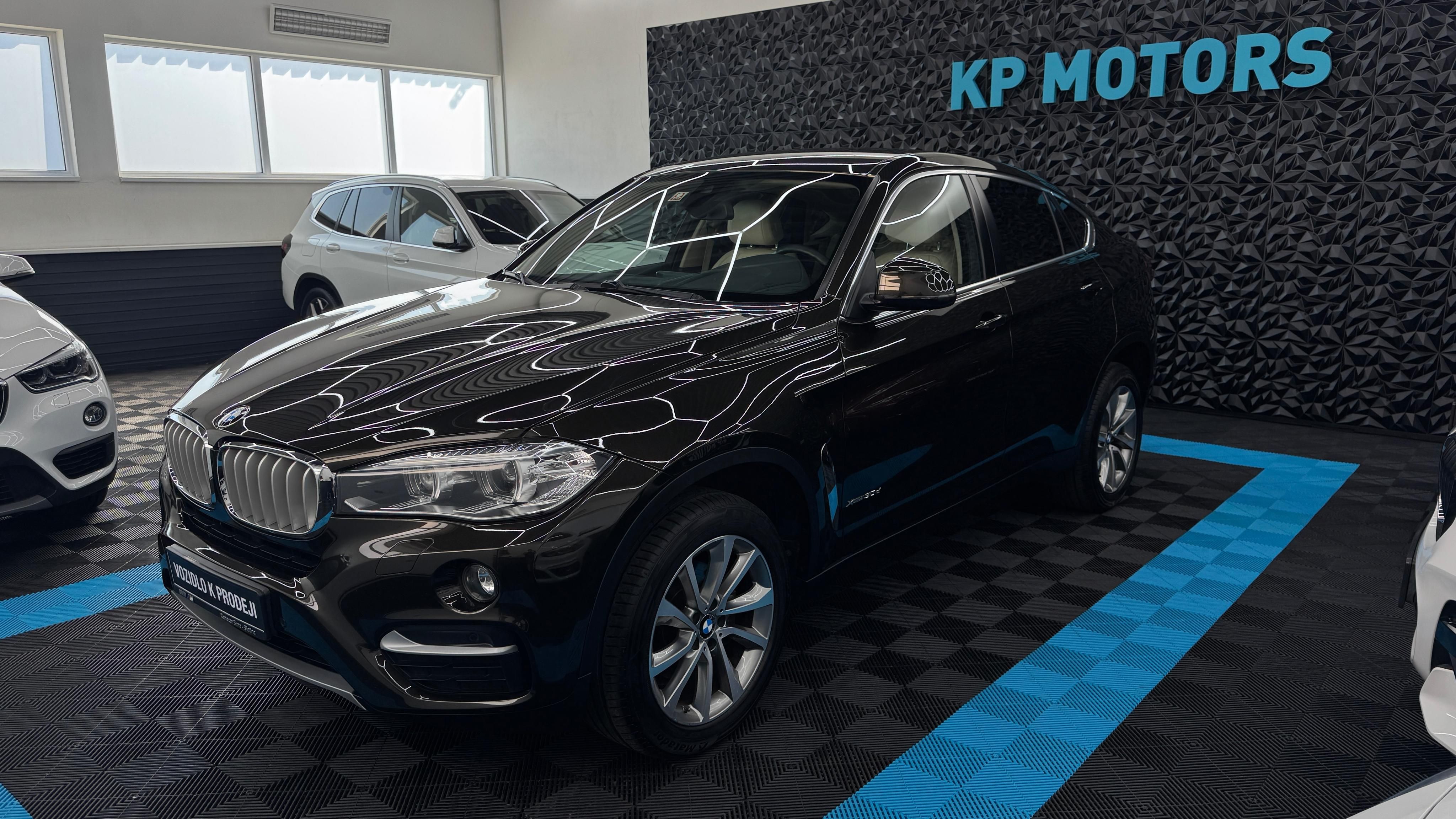 BMW X6, 30d xDrive,ČR,DPH,tažné - fotka 4