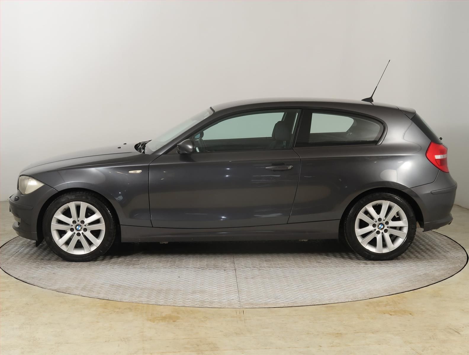 BMW Řada 1, 116i, Parkovací asistent - fotka 3