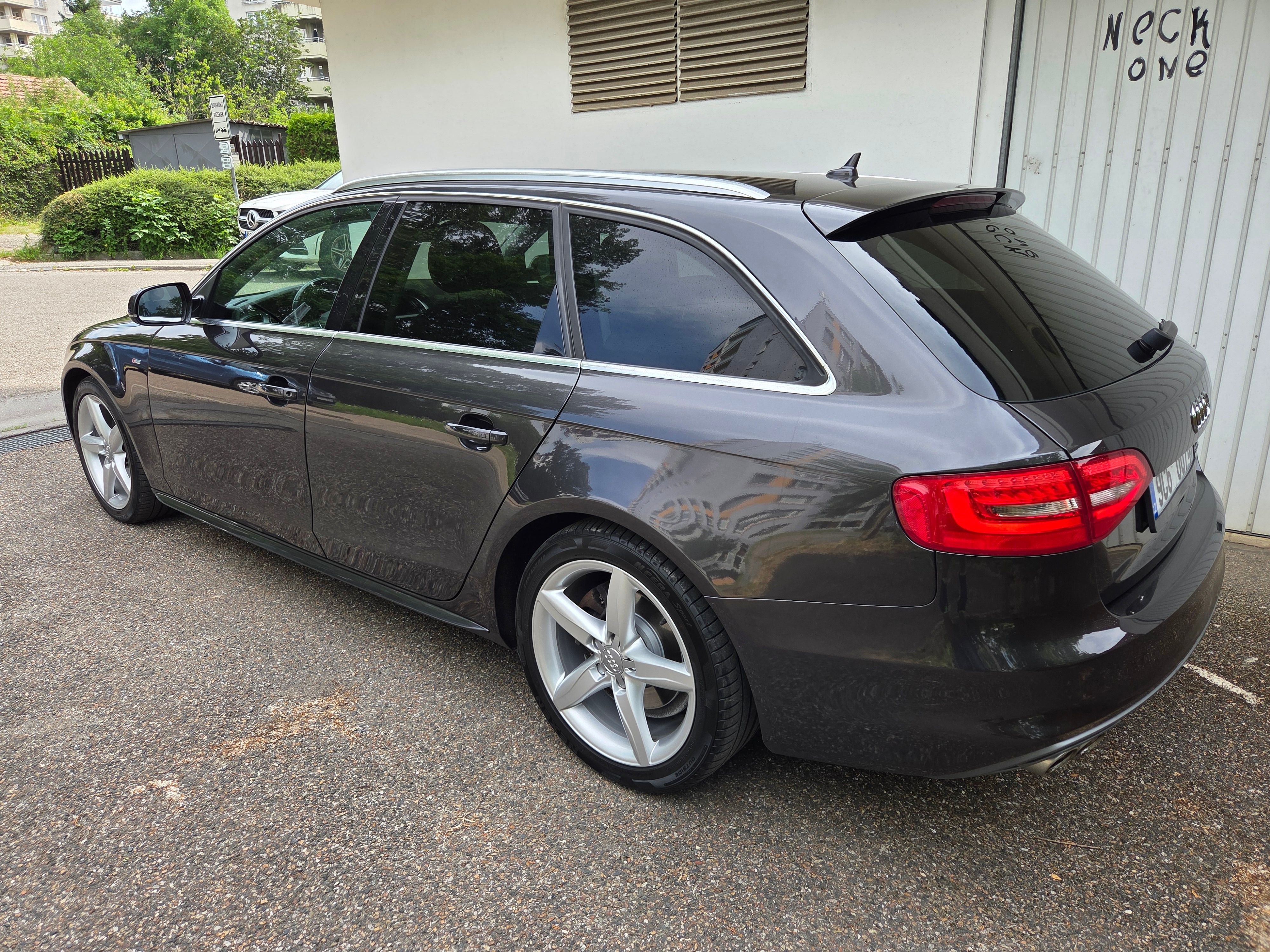 Audi A4, 2.0TDI 140kw S line Quattro - fotka 4