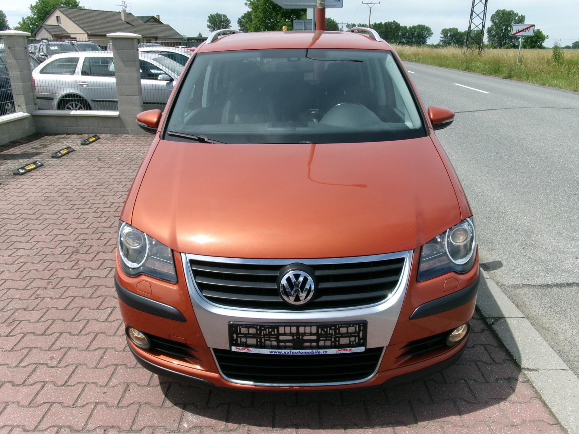 Volkswagen Touran, 2,0TDI CROSS DSG AC BT - fotka 2