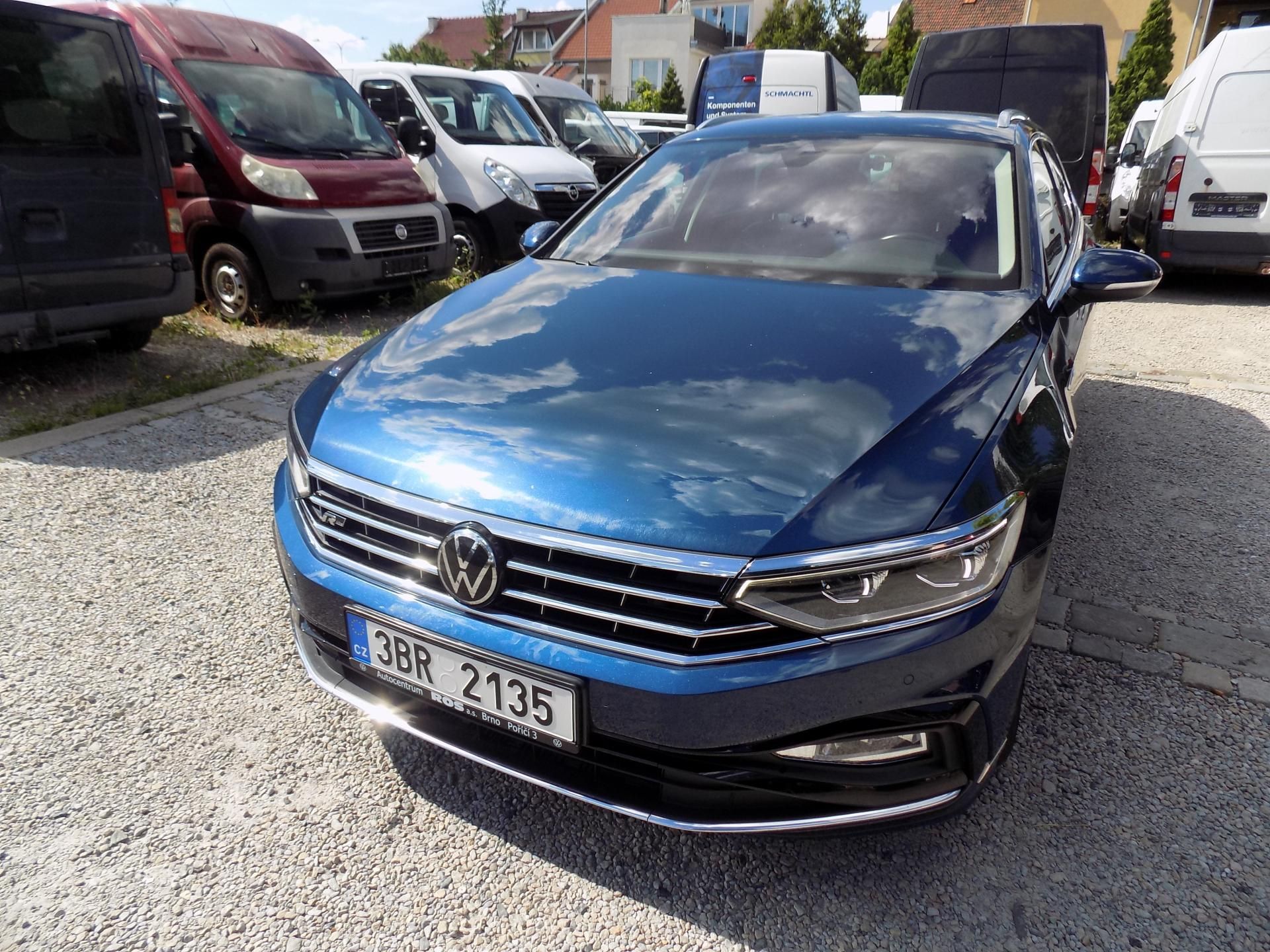 Volkswagen Passat, 2,0 TDI R-LINE, MATRIX, ALCAN. - fotka 2