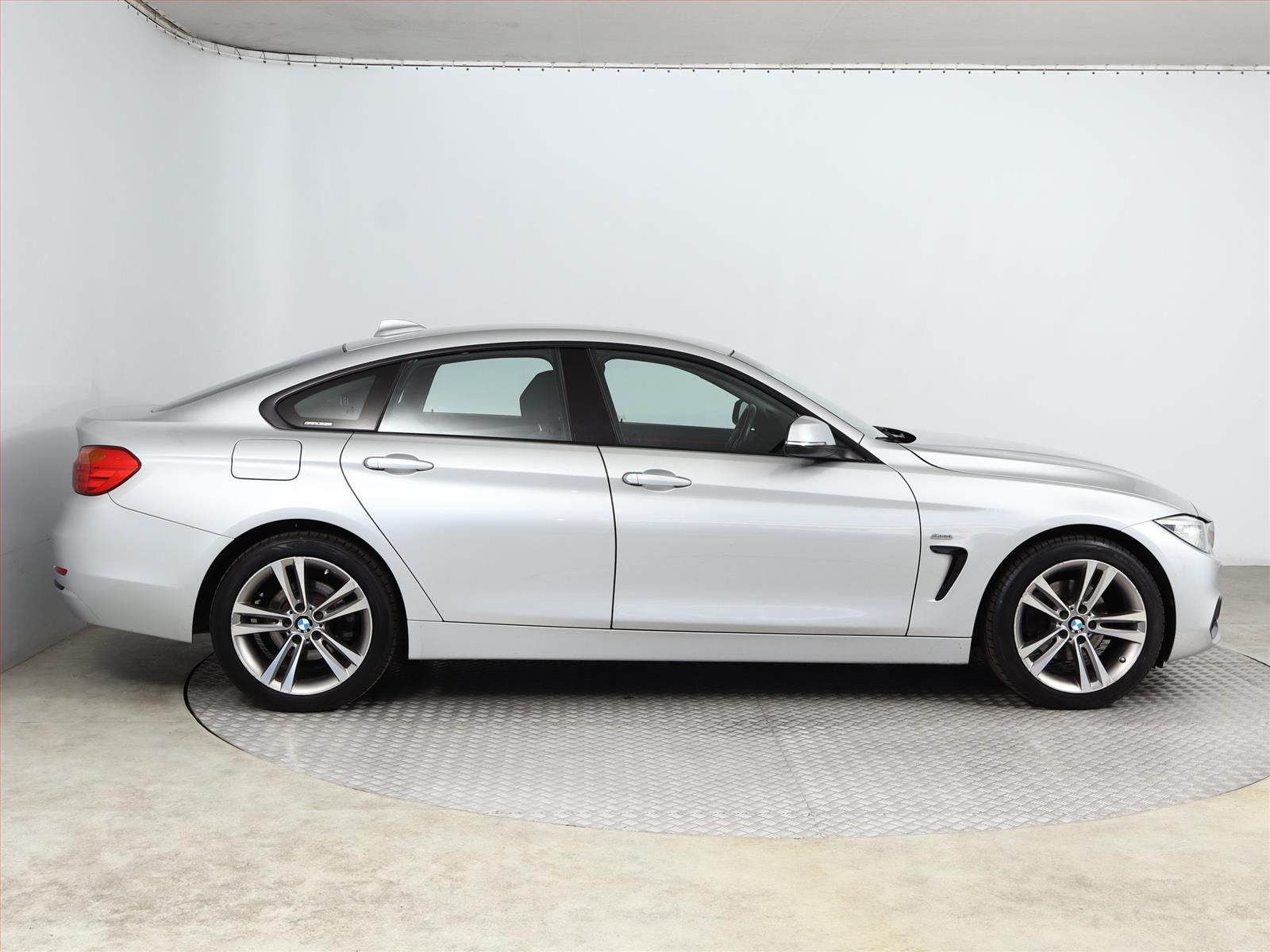 BMW Řada 4, 420d xDrive, Sport Line, 4X4 - fotka 6