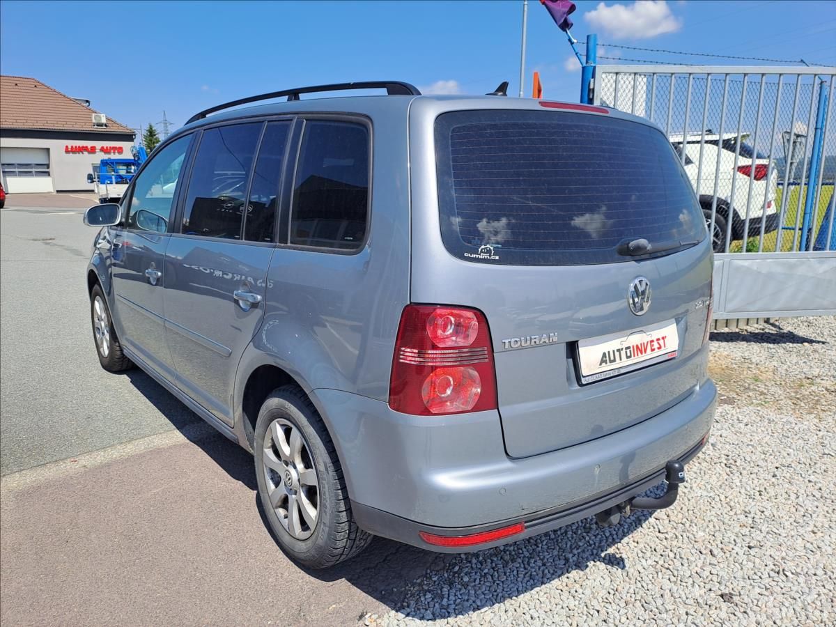 Volkswagen Touran, 2,0 TDI DSG - fotka 4