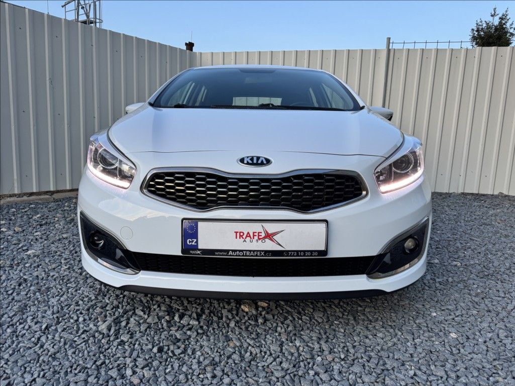 Kia Cee´d, 1,6 GDI 99kW tempomat původ ČR - fotka 2
