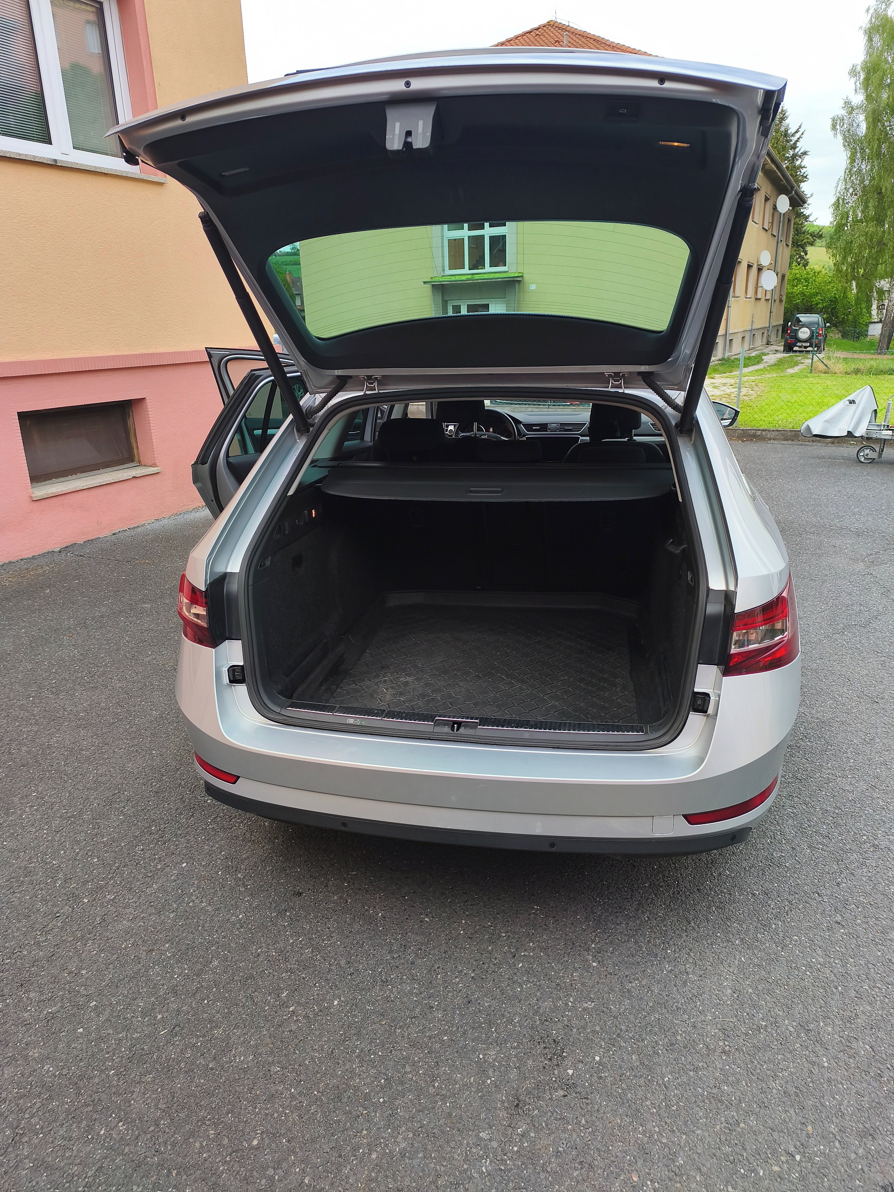 Škoda Superb, 2,0 TDI servisováno - fotka 6