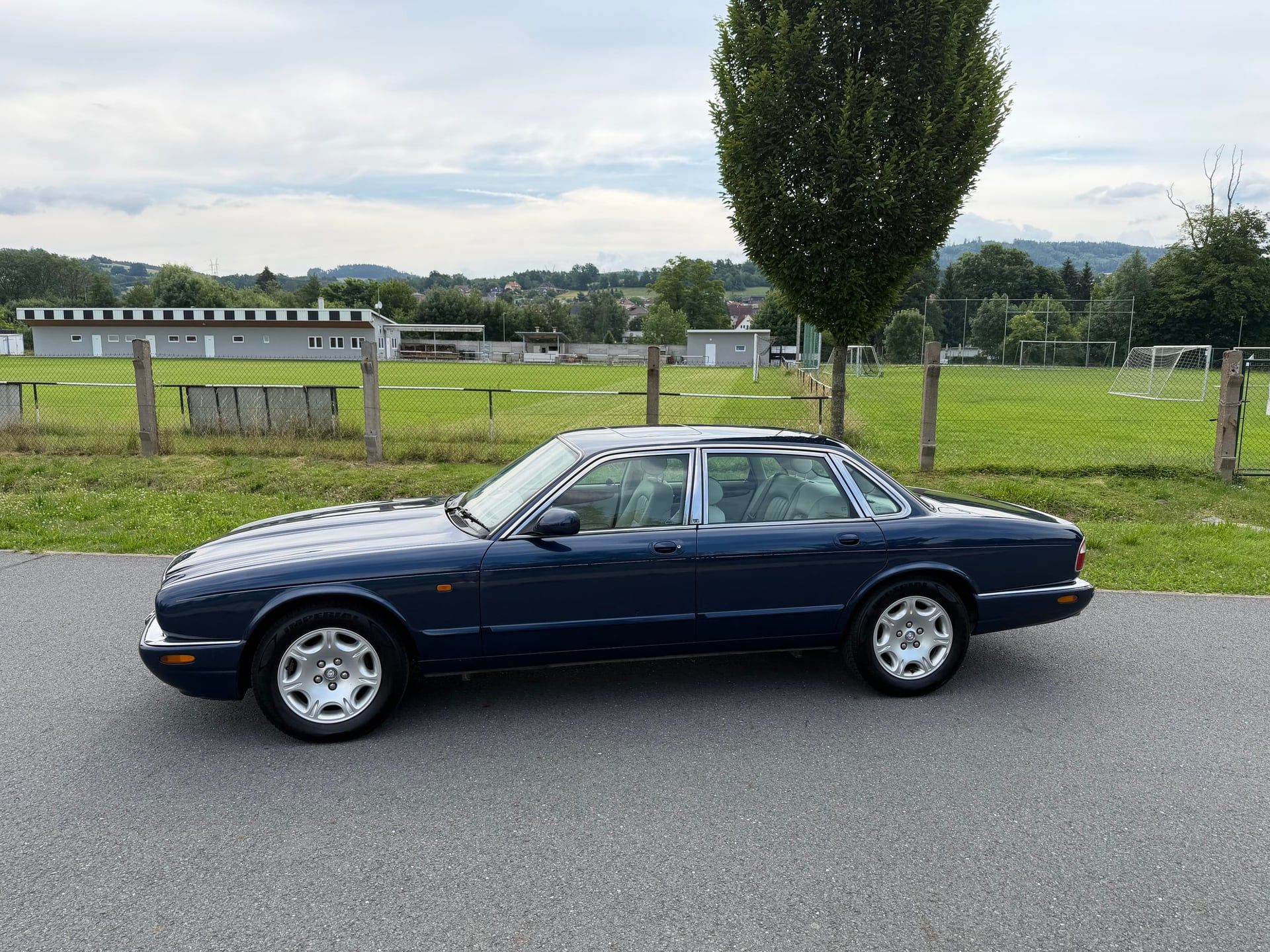Jaguar XJ, V8 4.0 Sovereign Automat - fotka 5