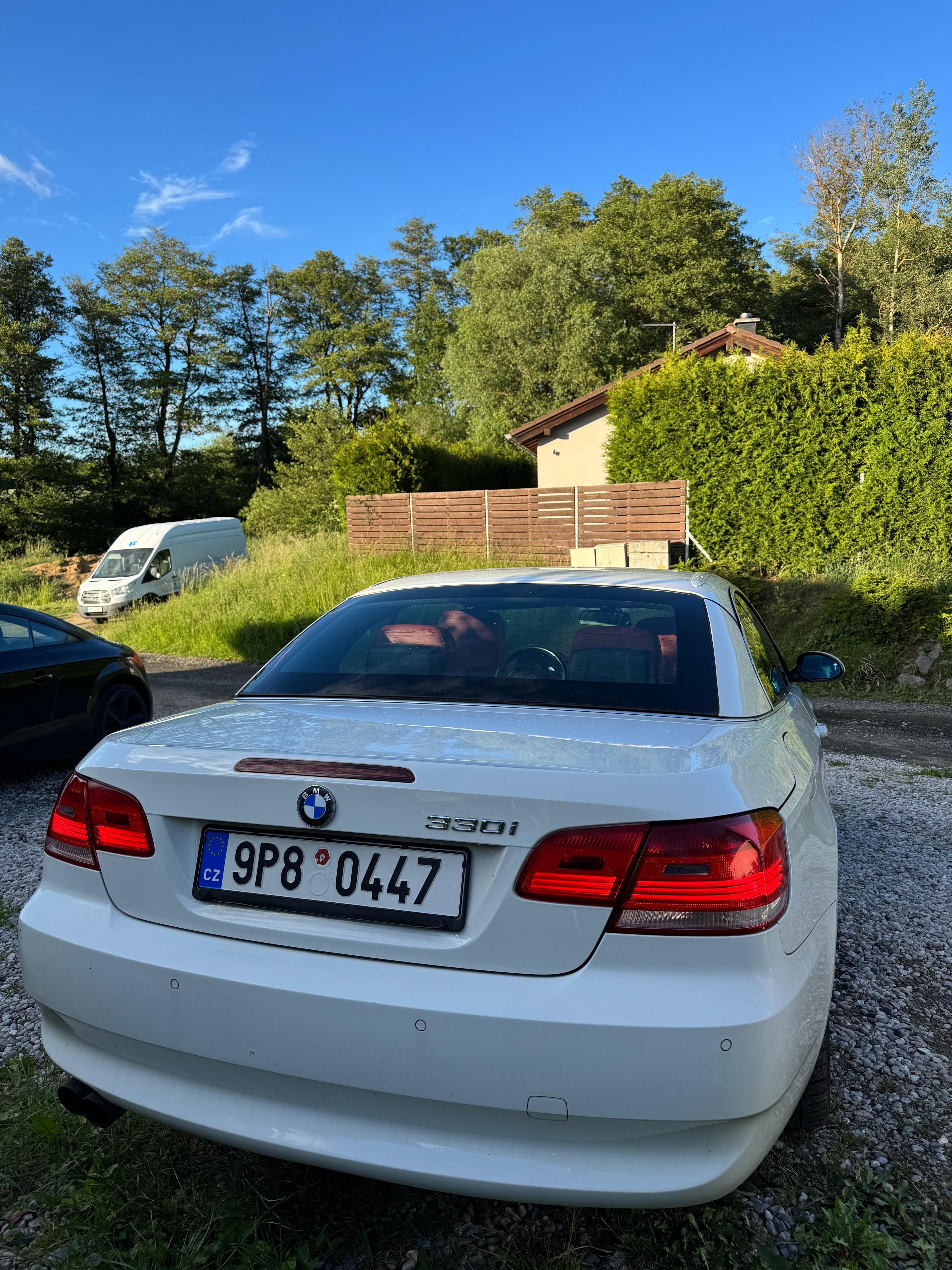 BMW Řada 3, BMW e93 330i PLNÁ VÝBAVA - fotka 2