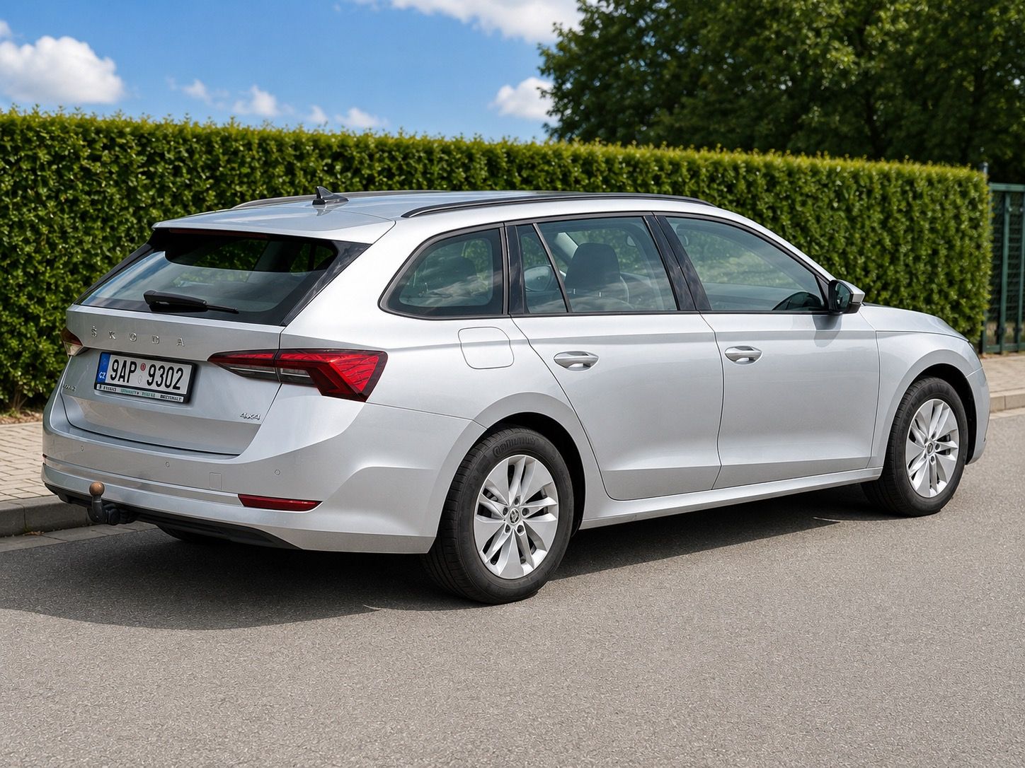 Škoda Octavia, 2.0TDi DSG 4x4 ČR 1.maj tažné - fotka 3