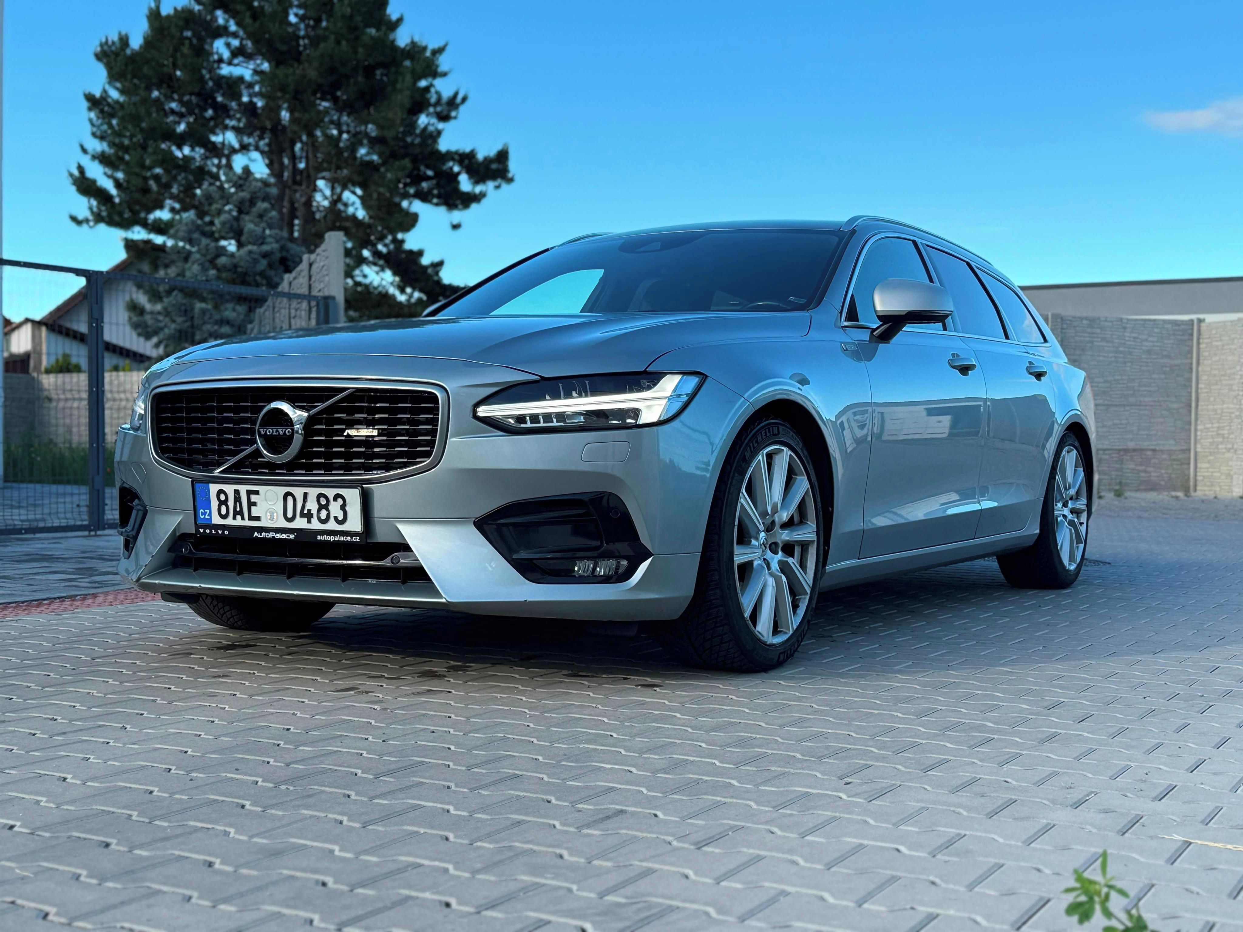 Volvo V90, D5 177kW AWD R-Design Polestar - fotka 2