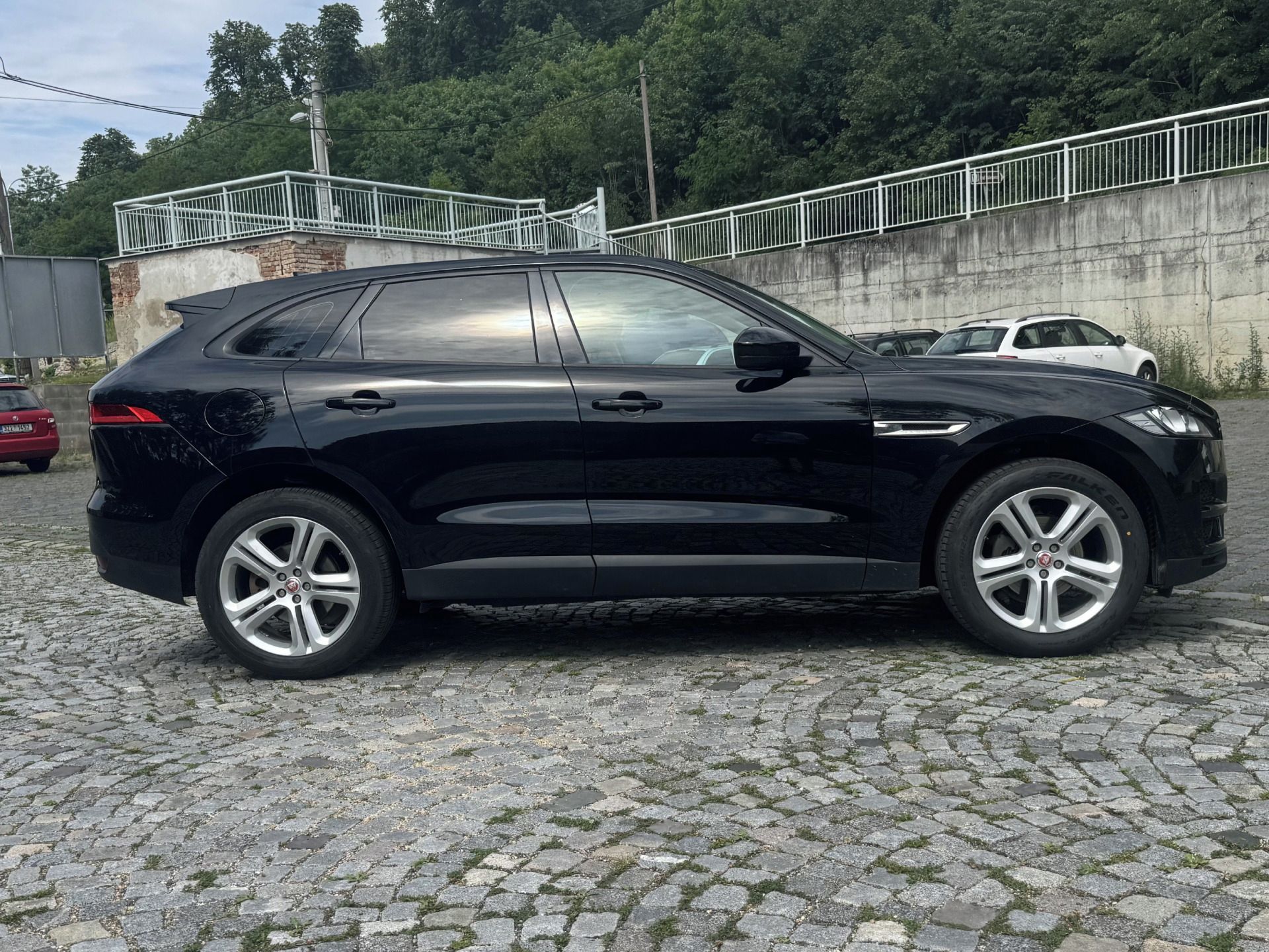 Jaguar F-Pace, 2.0D, 132 kW - fotka 6