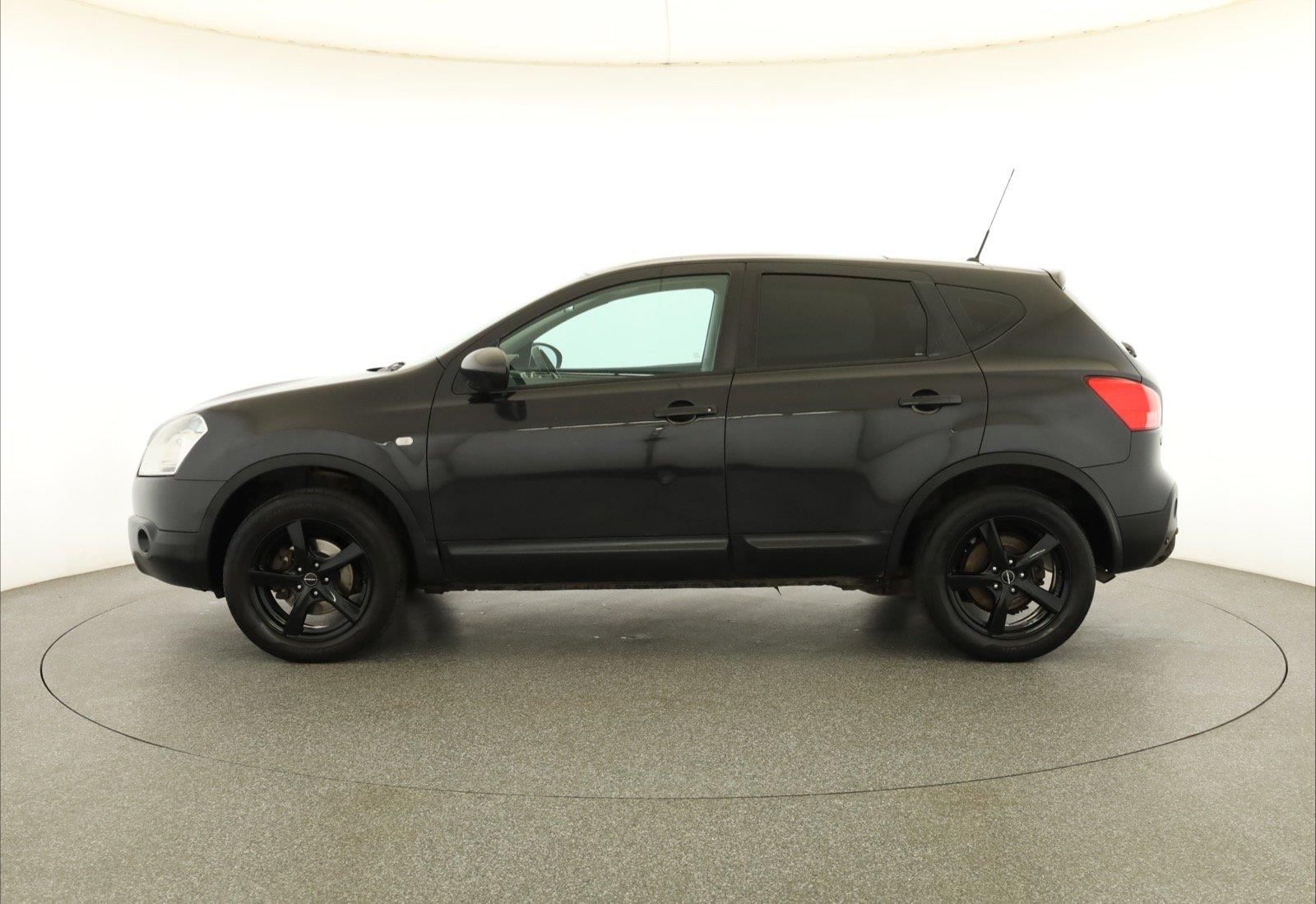 Nissan Qashqai, 1.6, Tažné, Automatická klima - fotka 3