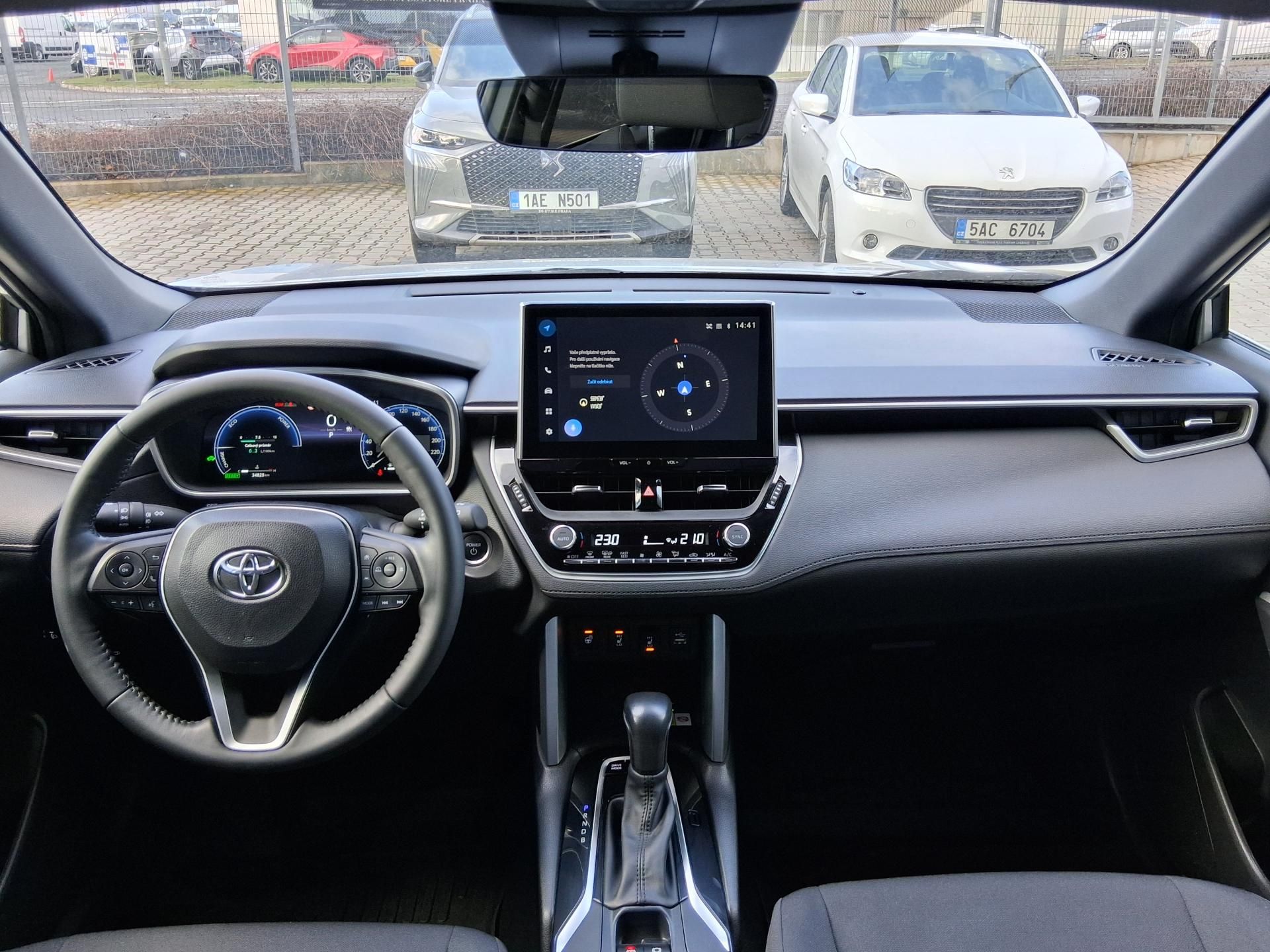 Toyota Corolla Cross, STYLE TECH 2.0 H. 4x4 143 kW - fotka 2
