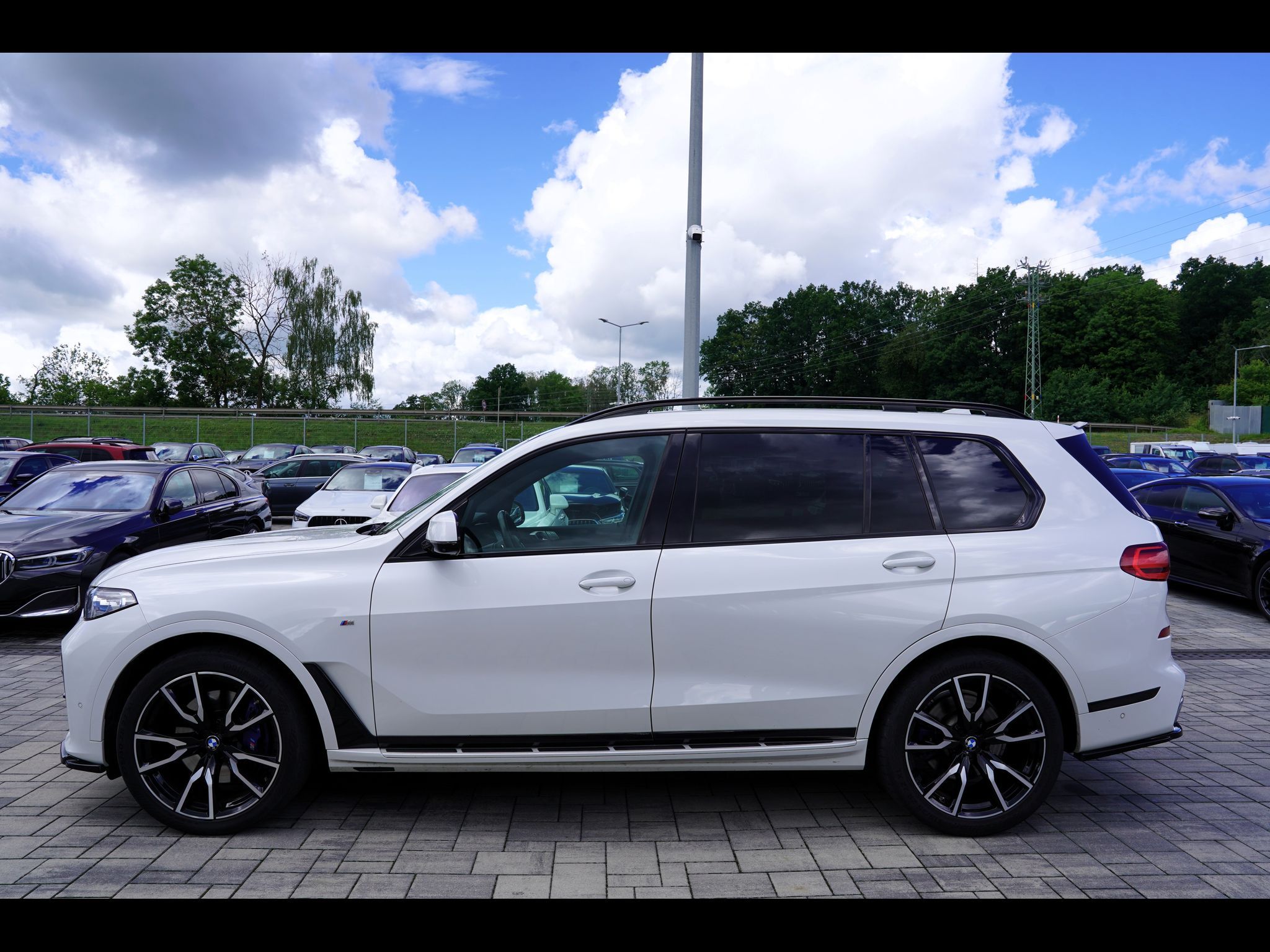 BMW X7, 40d xDrive/Mpaket/AT9/22"/340P - fotka 3