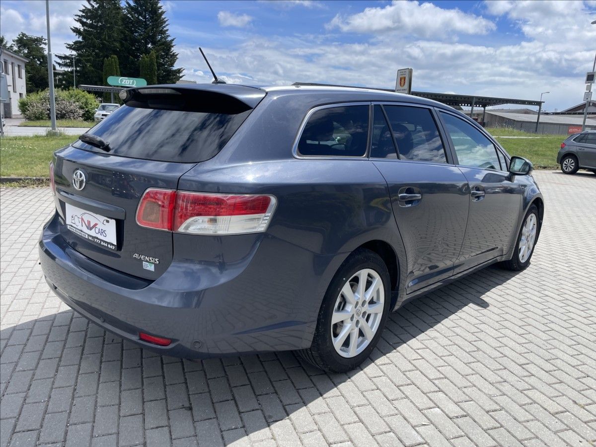 Toyota Avensis, 2,0 D-4D, 93 kw Klima, bez kor - fotka 4