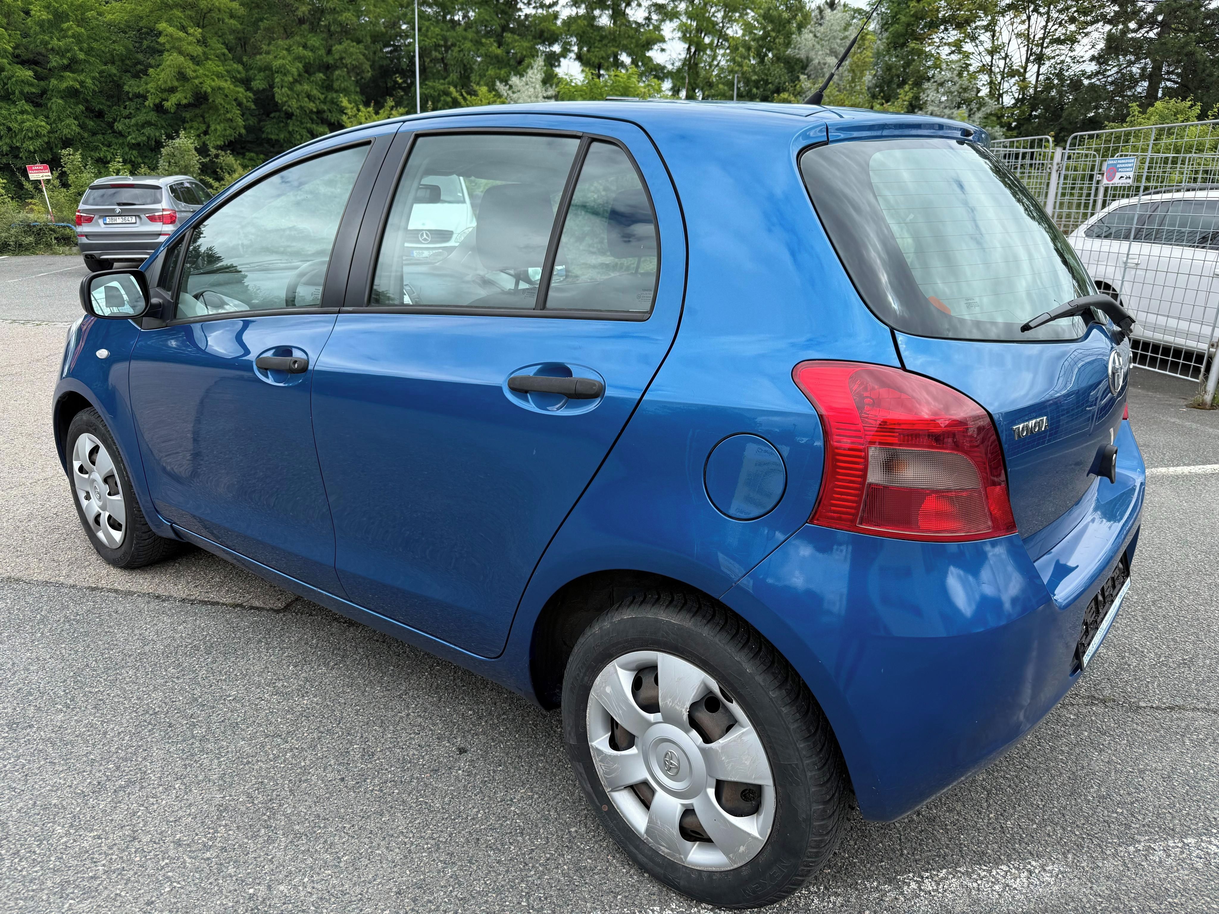 Toyota Yaris, 1.3 VVT-i 64Kw Cool - fotka 5