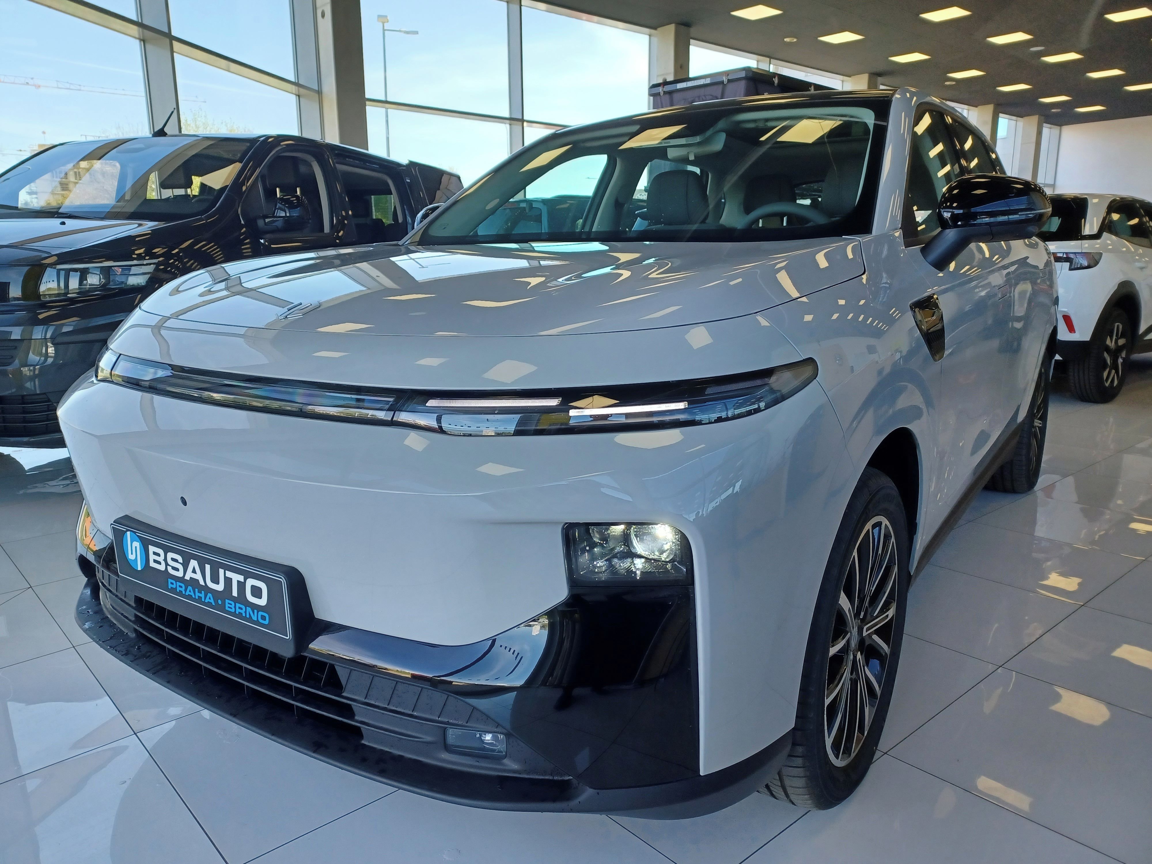 Leapmotor B10, Design-Hybridní Elektro vůz - fotka 3