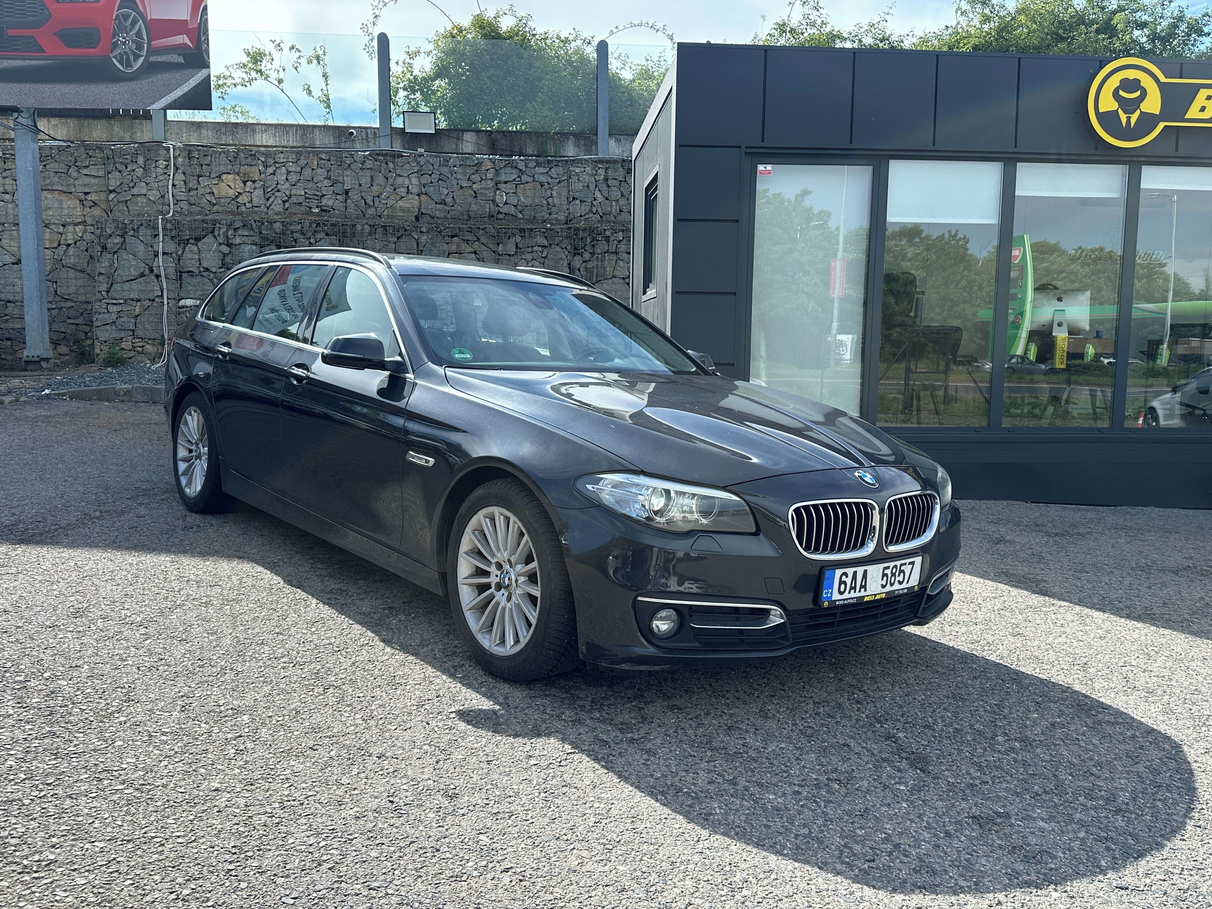 BMW Řada 5, BMW 520D 2014 - fotka 2