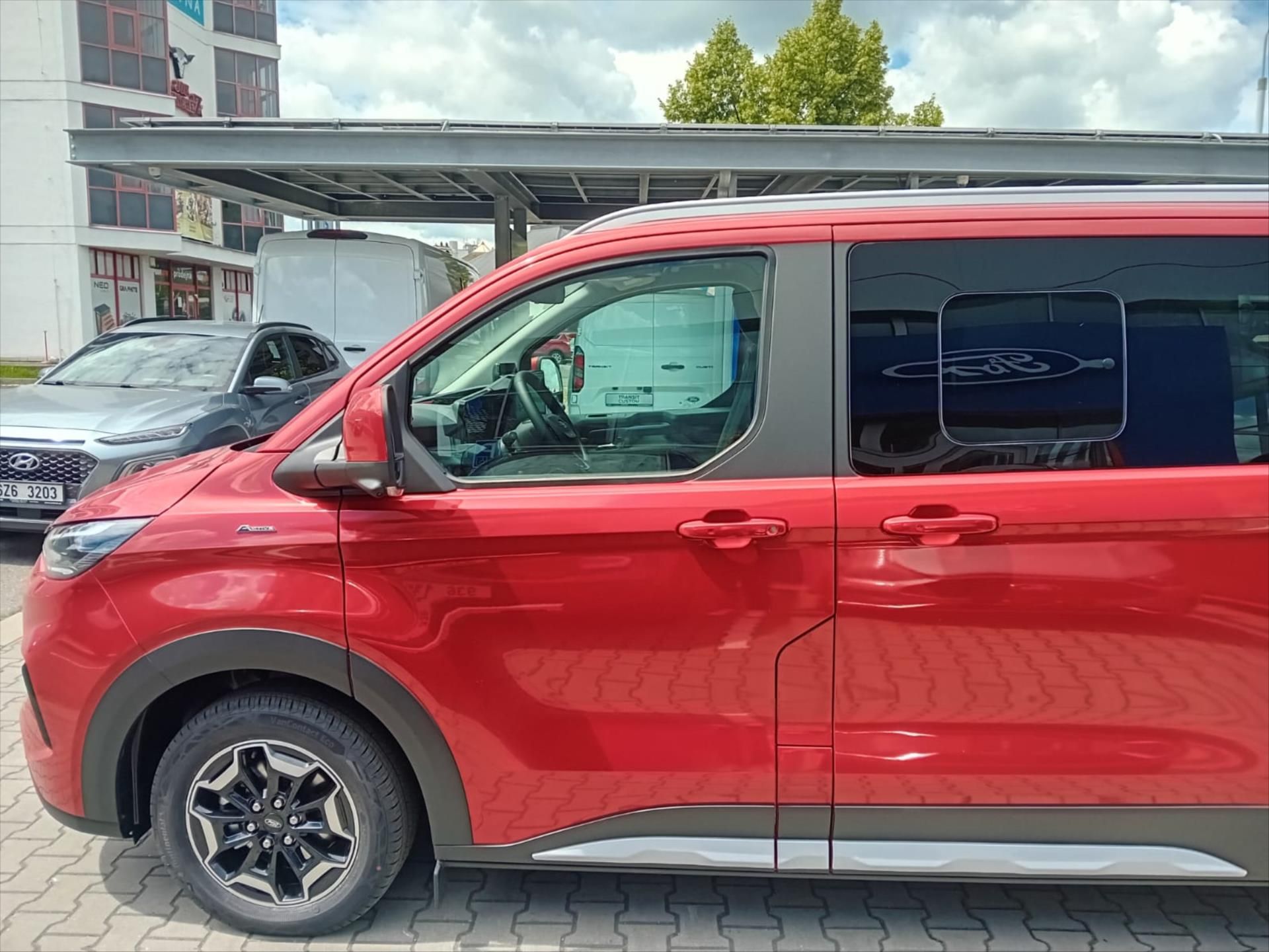 Ford Tourneo Custom, 2,0 EcoBlue 125kW/170k AWD  Ac - fotka 2