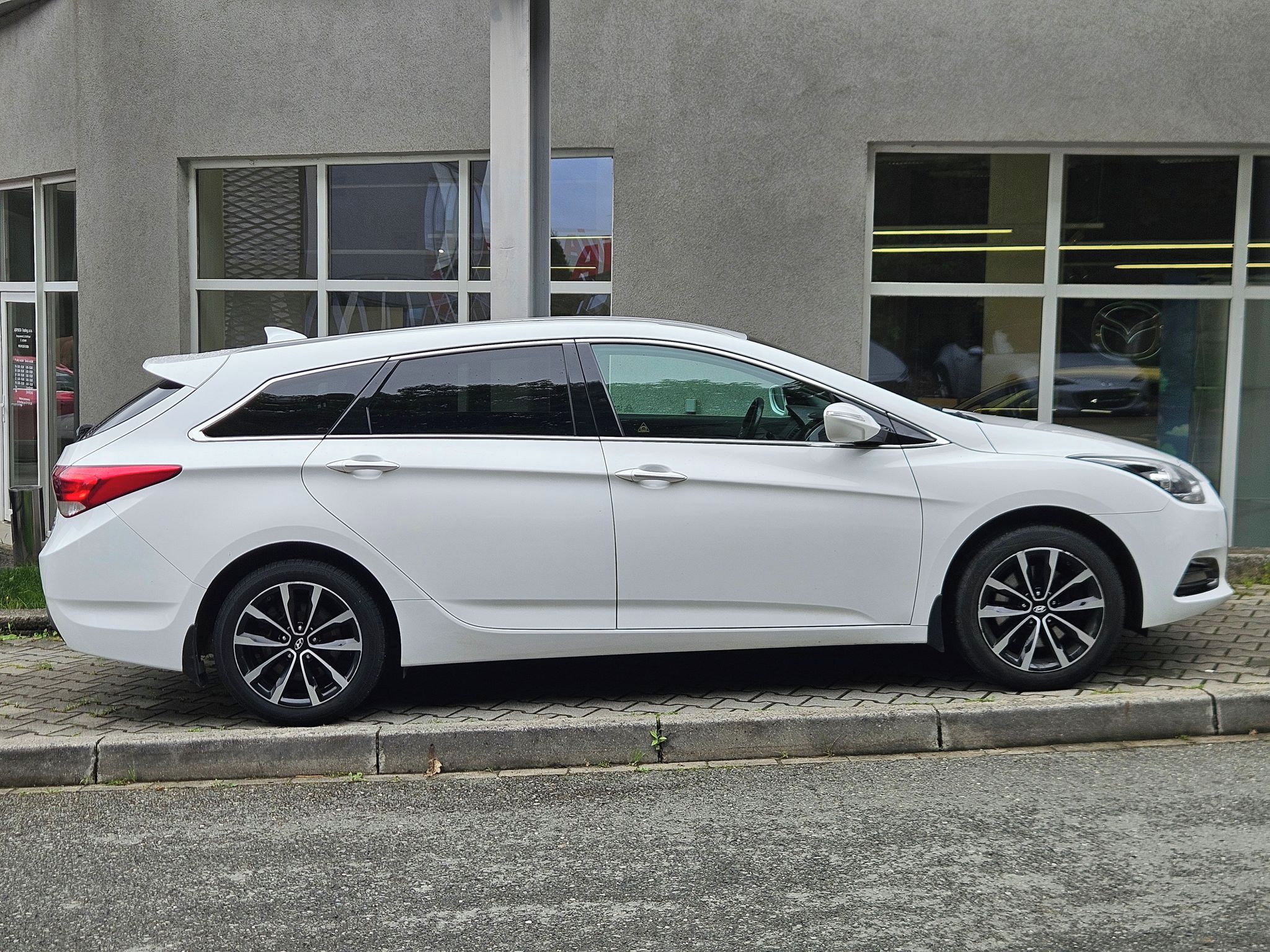 Hyundai i40, 1.6 CRDi Succes Winter, 1.maj. - fotka 6