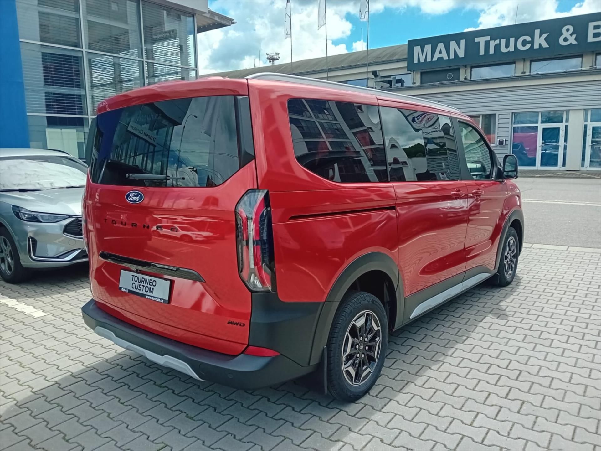 Ford Tourneo Custom, 2,0 EcoBlue 125kW/170k AWD  Ac - fotka 6