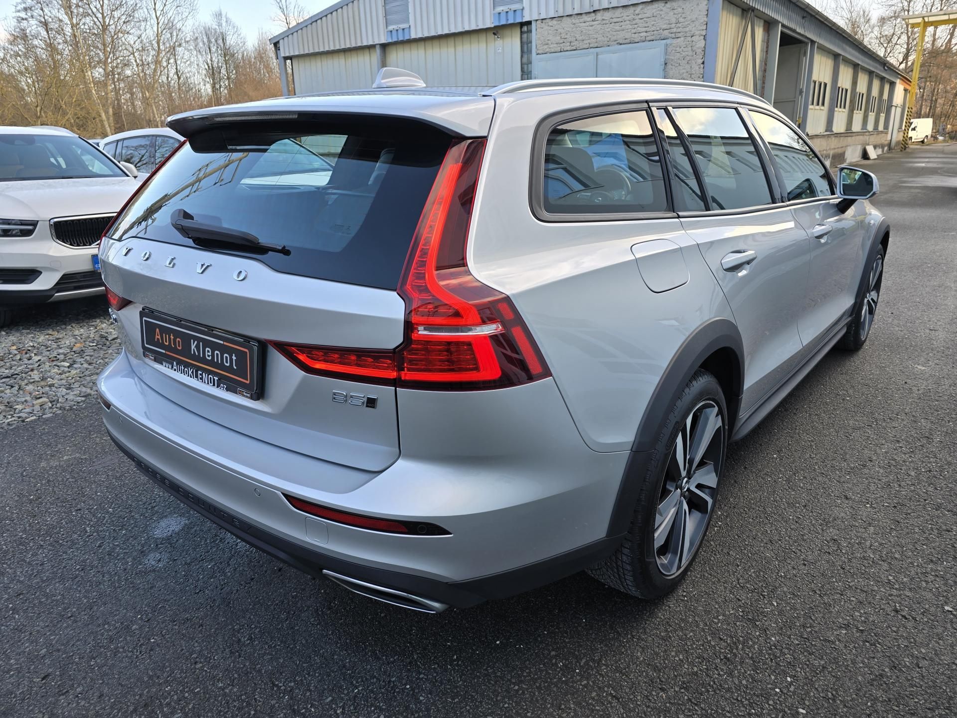 Volvo V60, 2,0 184kW B5 4x4 CROSS COUNTRY - fotka 4