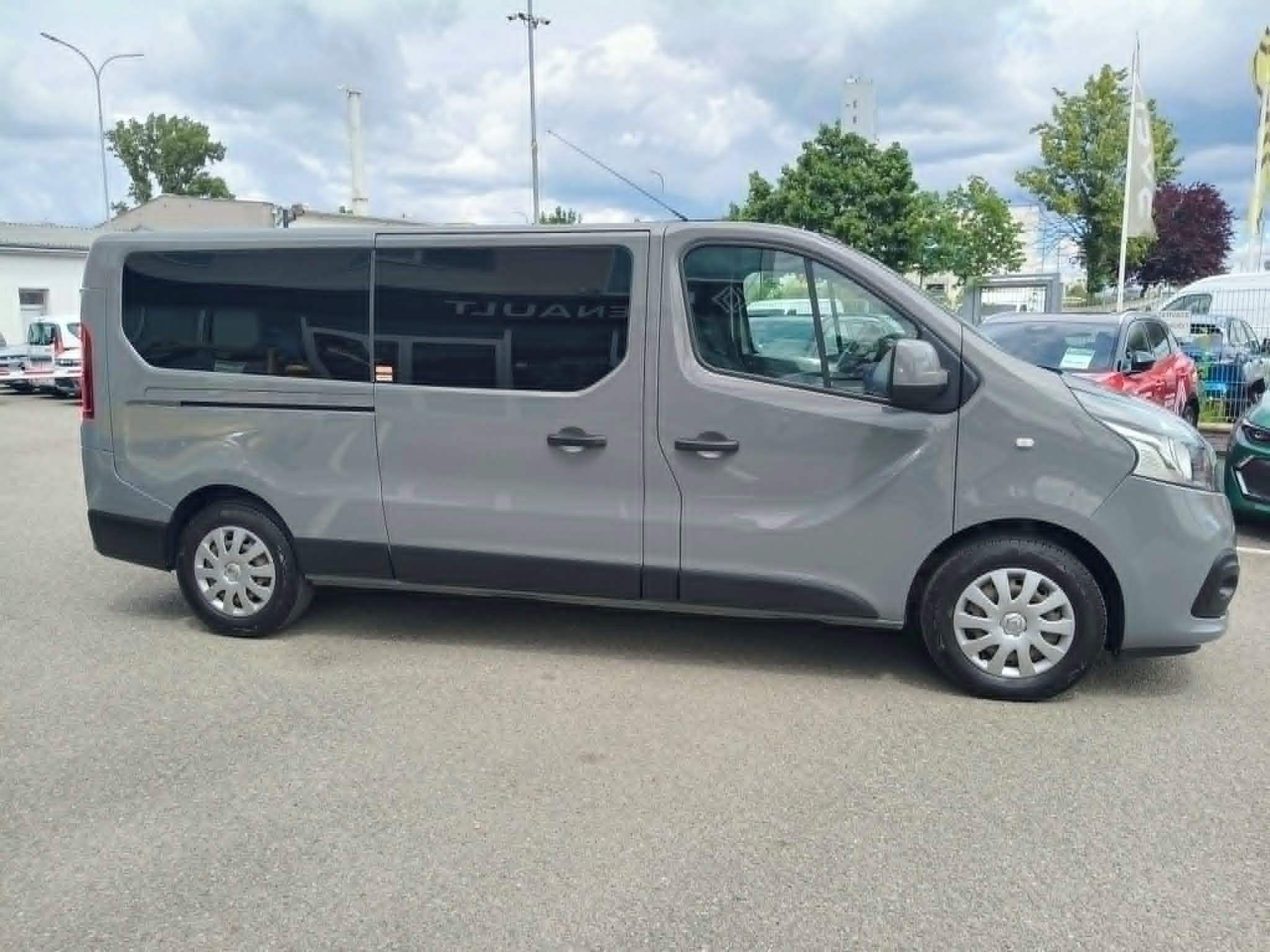 Renault Trafic, 1.6 dCi, Passenger, 8 míst 92k - fotka 2
