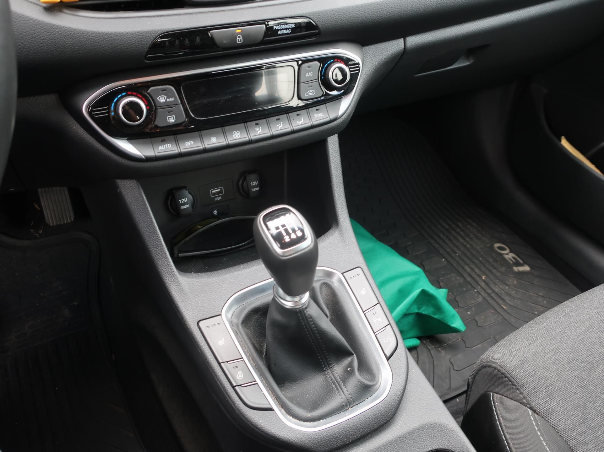 Hyundai i30, HB 1.5DPI 81kW SMART NAVI - fotka 6