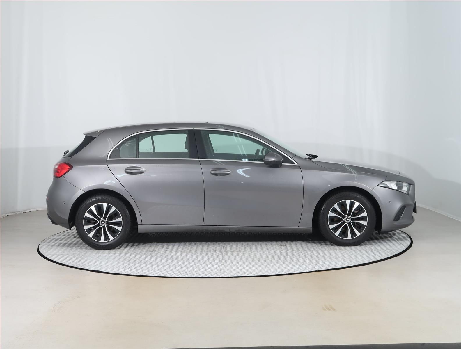 Mercedes-Benz Třídy A, 180 - fotka 6