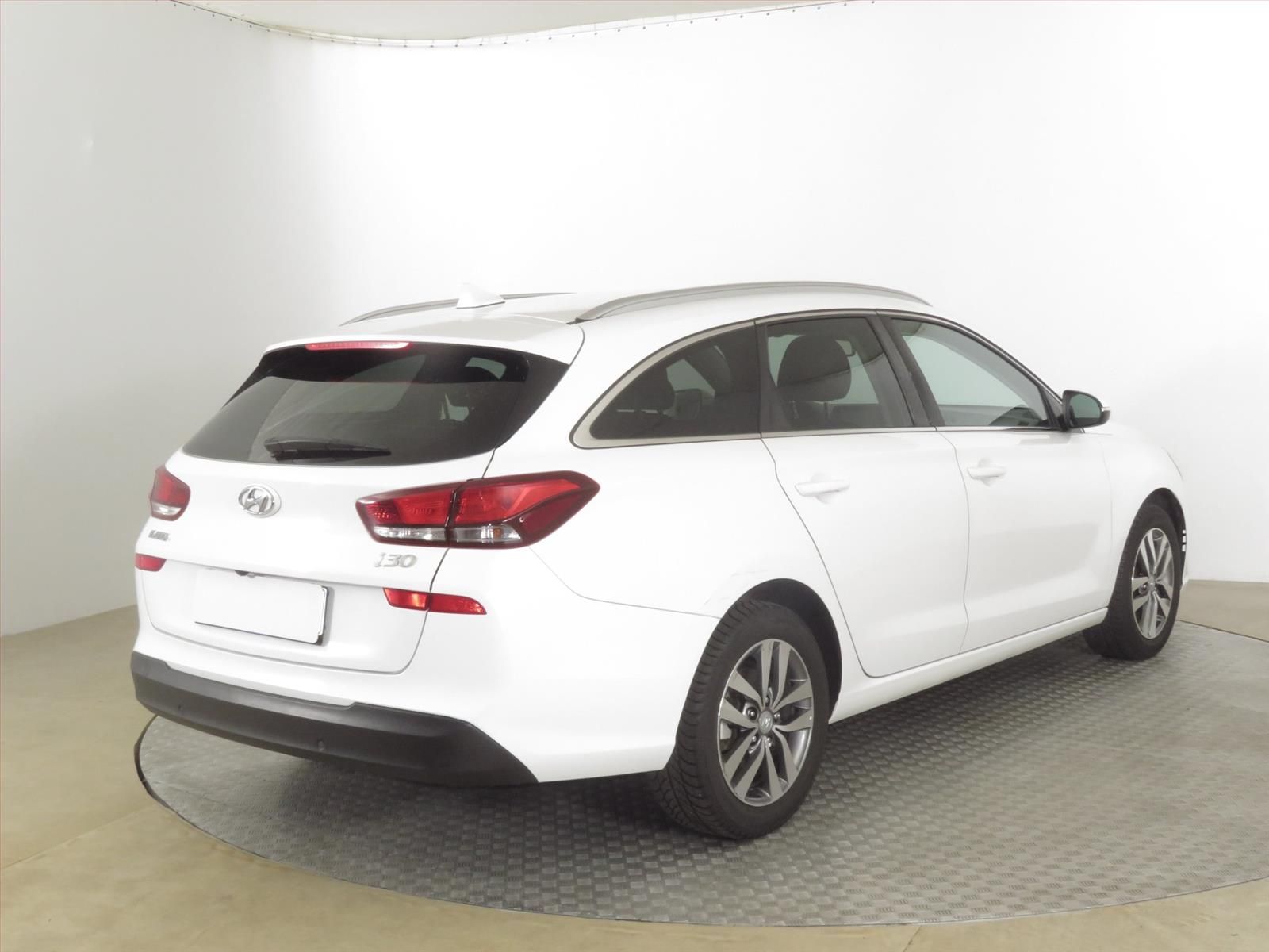 Hyundai i30, 1.4 CVVT, Serv.kniha - fotka 5