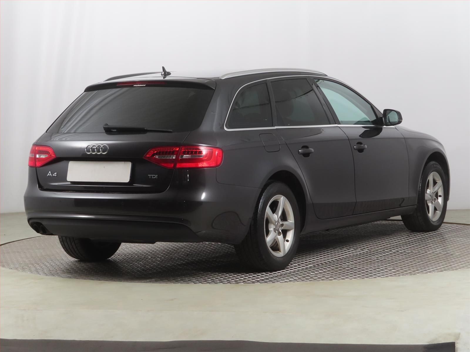 Audi A4, 2.0 TDI, Attraction, Automat - fotka 5
