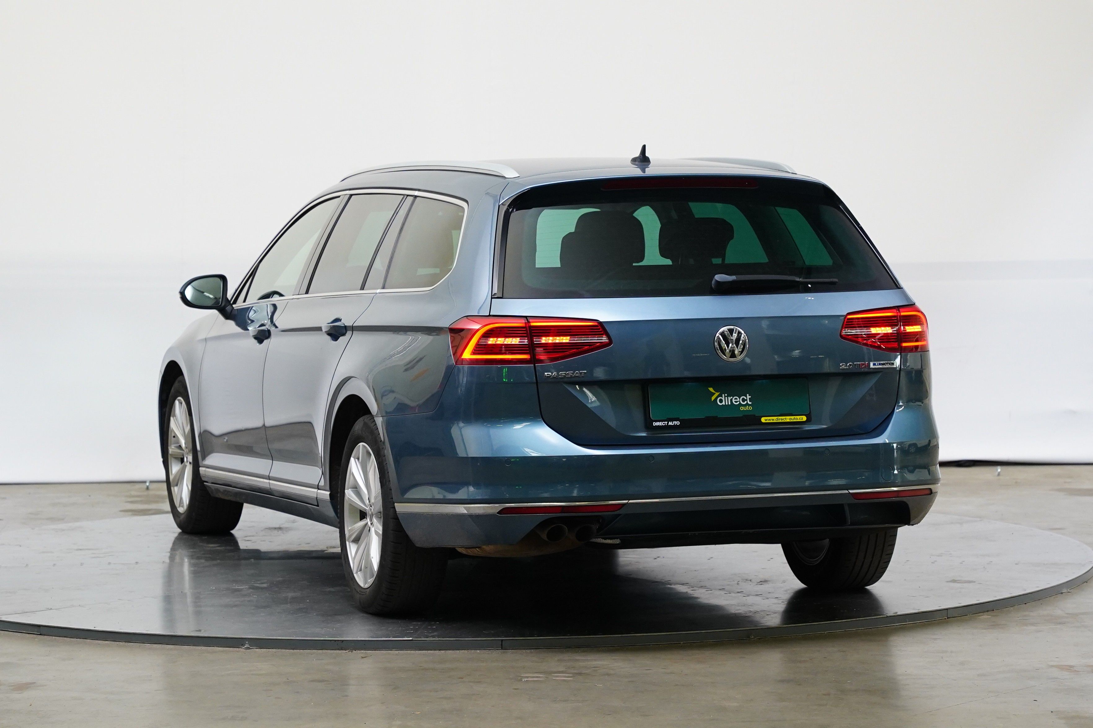 Volkswagen Passat, 2.0 TDI 140 kW Highline - fotka 4