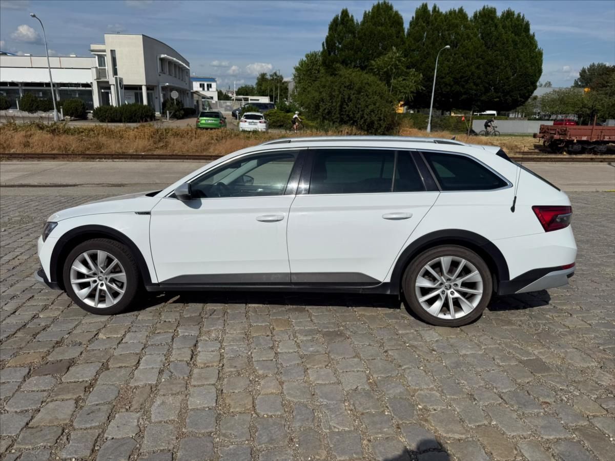 Škoda Superb, 2,0 D Scout - fotka 5