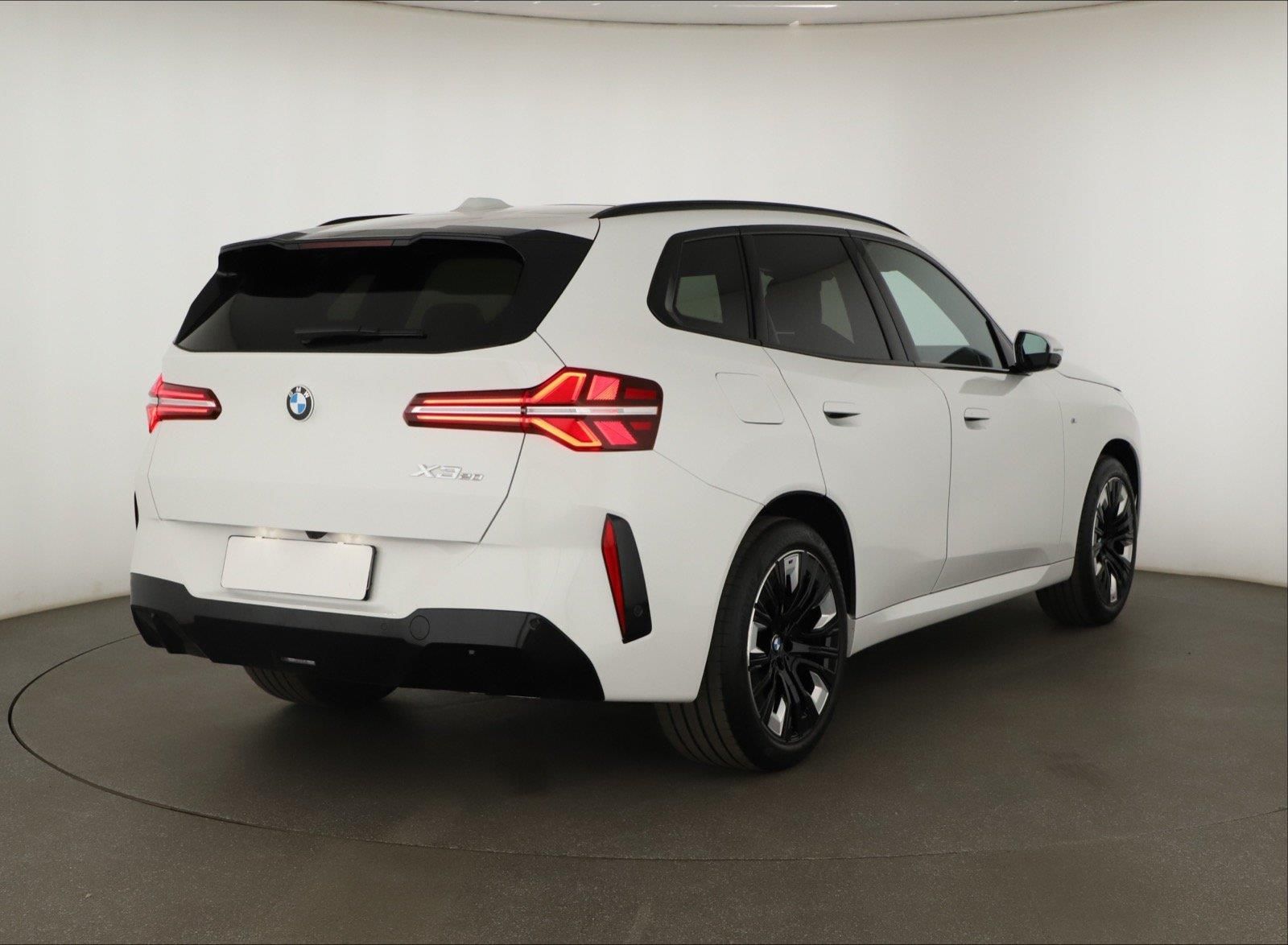BMW X3, 20 xDrive, 360°, HUD, Tažné - fotka 5