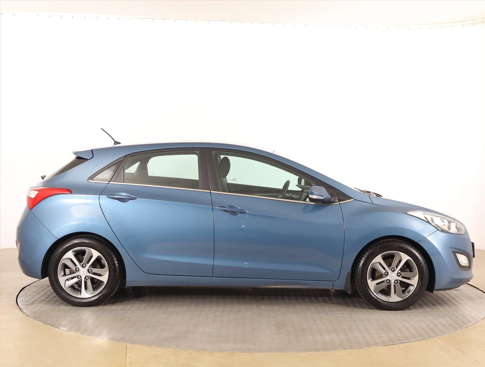 Hyundai i30, 1.4 CVVT, Serv.kniha - fotka 6
